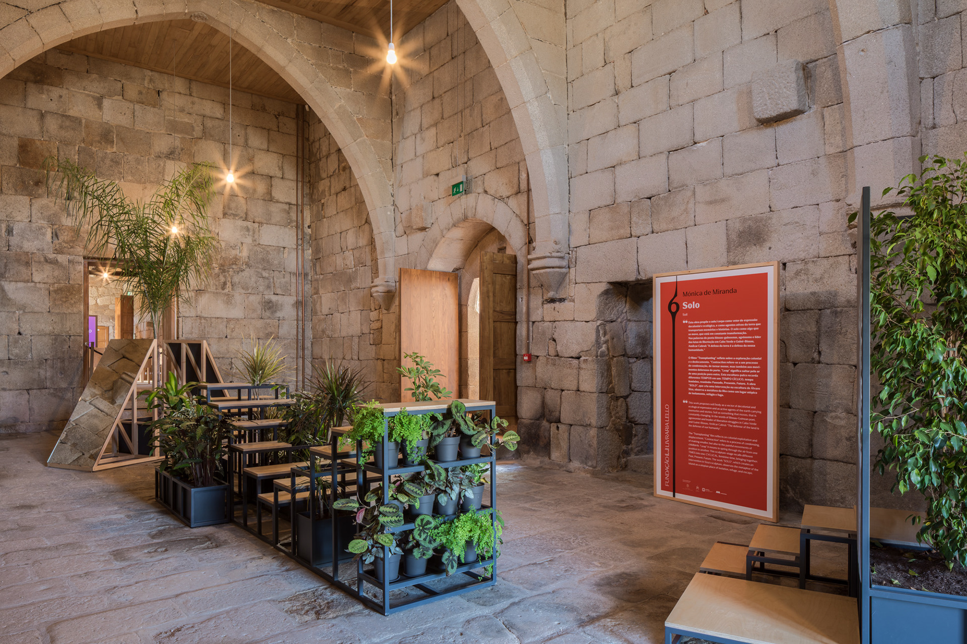 EXHIBITION: PEOPLE IN MOTION - Um itinerário artístico sobre migrações e encontros, com curadoria de Roberto Cremascoli, e obras de Álvaro Siza, Mónica de Miranda, Afonso Cruz, Dulce Maria Cardoso, Gonçalo M. Tavares, Isabel Lucas, José Luís Peixoto, Attilio Fiumarella, Inês d’Orey, Nuno Cera, Paulo Catrica, Rita Burmester, Marco Cremascoli e Rita Nery.