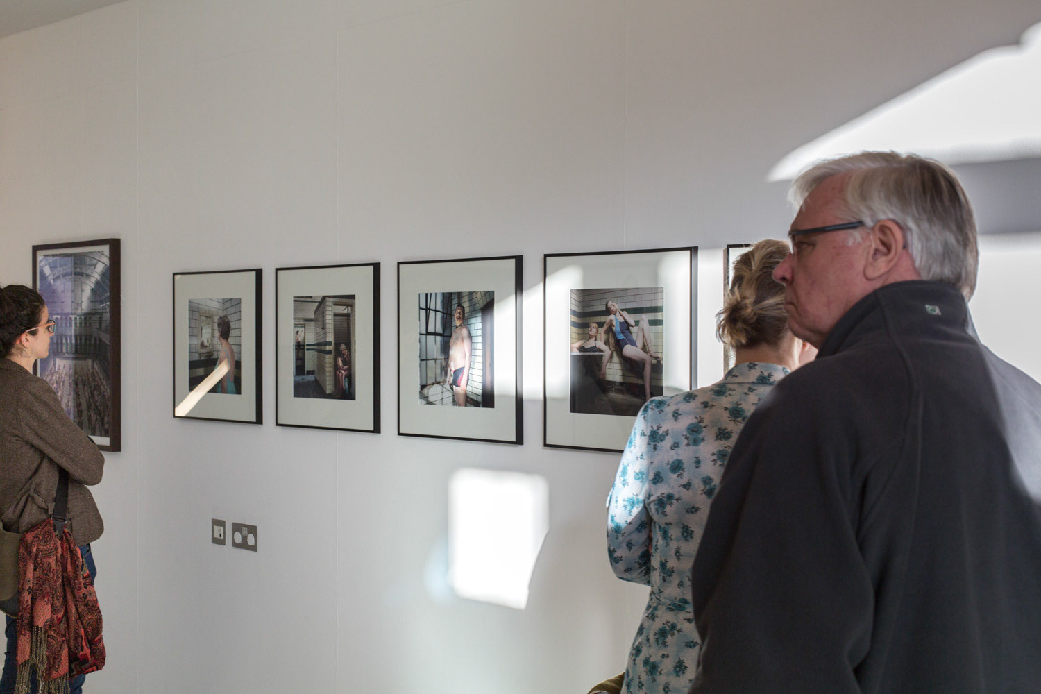 GROUP EXHIBITION 02.07.2016 | 04.09.2016 East Meets West 2.0 QUAD Extra Gallery Spaces, Derby, Uk Artists: Jim Brouwer & Simon Raven, Jacqueline Carey, Theo Ellison, Attilio Fiumarella, Emma Georgiou, Anne Giddings, Daniel Hayes, Geoff Hodgson, Amy Huggett, Holger Martin, Tracey McMaster, George Miles, Marta Soul, Clive Wheeler and Daniel T. Wheeler East Meets West 2.0 presents sixteen artists based within the Midlands, or those who have graduated from a Midlands-based University in the past three years. Selected via an open call asking for responses relating to ‘Leisure’ – a core theme explored in Doug Fishbone’s Leisure Land Golf– the resulting works offer a fascinating and diverse collection of interpretations, from projects delving into drinking culture, to a sensitive portrait of a young Shetland Island resident’s use of his leisure time. Selected by a panel of regional experts, the work will tour to Birmingham Museum and Art Gallery in partnership with GRAIN Projects, Birmingham. 