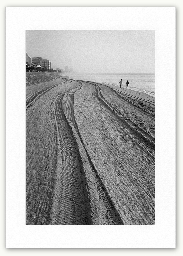 Steve Hanson Photography Walking along the beach, Ft. Lauderdale, Florida, USA.