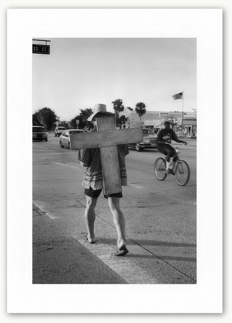 Steve Hanson Photography Man carrying a wooden cross, Florida, USA.