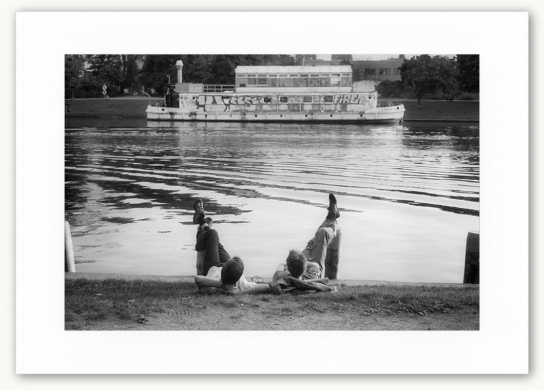 Steve Hanson Photography Relaxing by the canal, Berlin, Germany.
