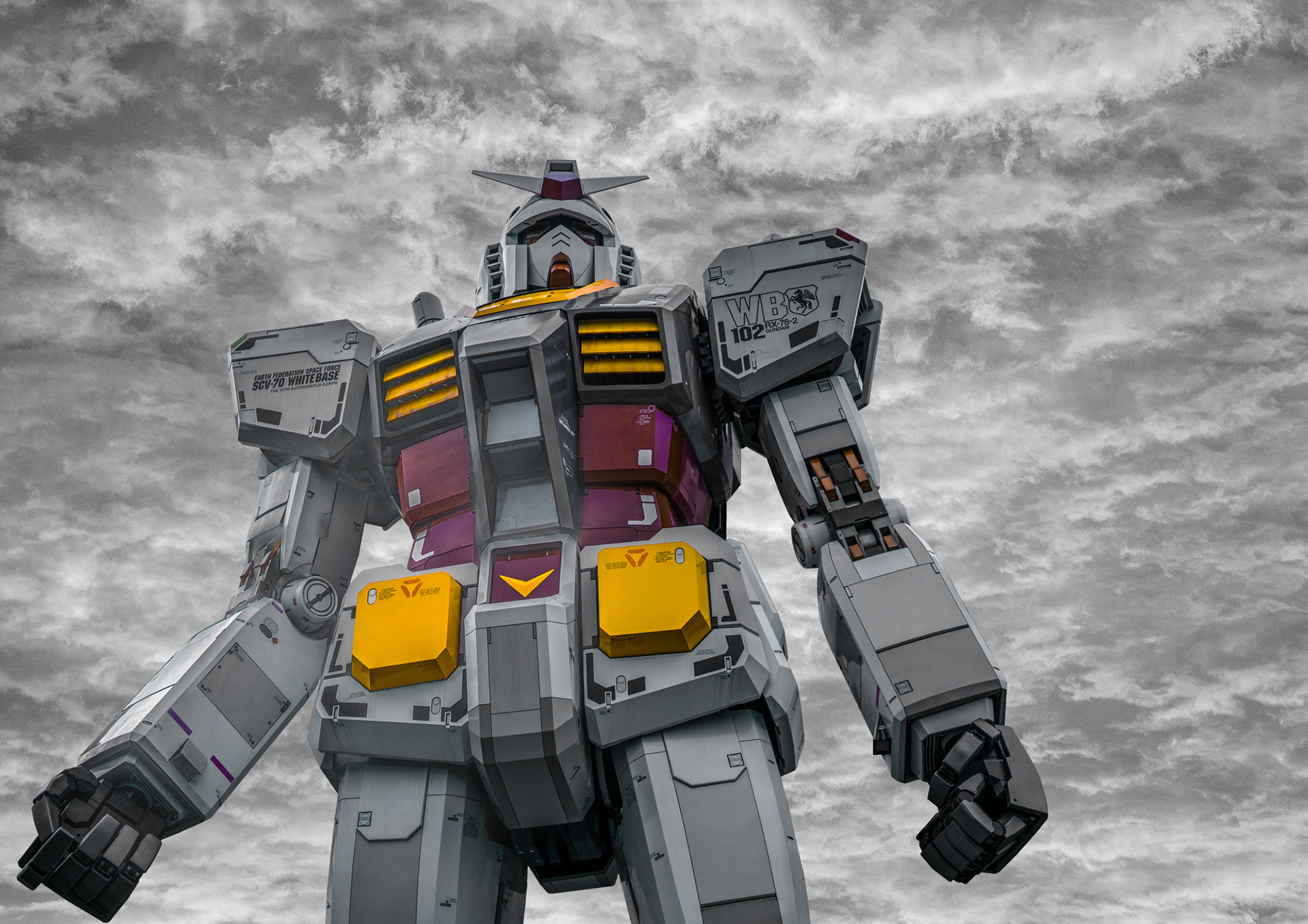 RX-78-2 Gundam Statue, DIver CIty - Japan 2014