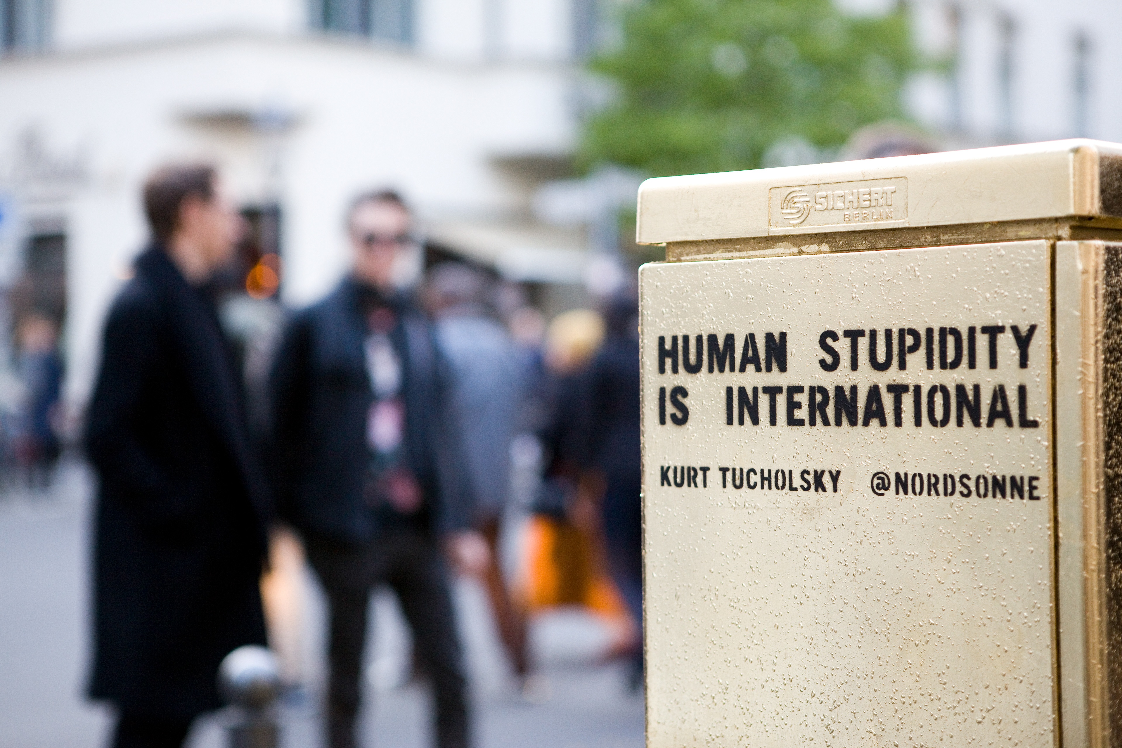 ©Konstantin-Boerner: NI Gallery Opening – Kurt Tucholsky – HELLOGRAPH | Grafik Design Agentur Potsdam, Berlin-Brandenburg