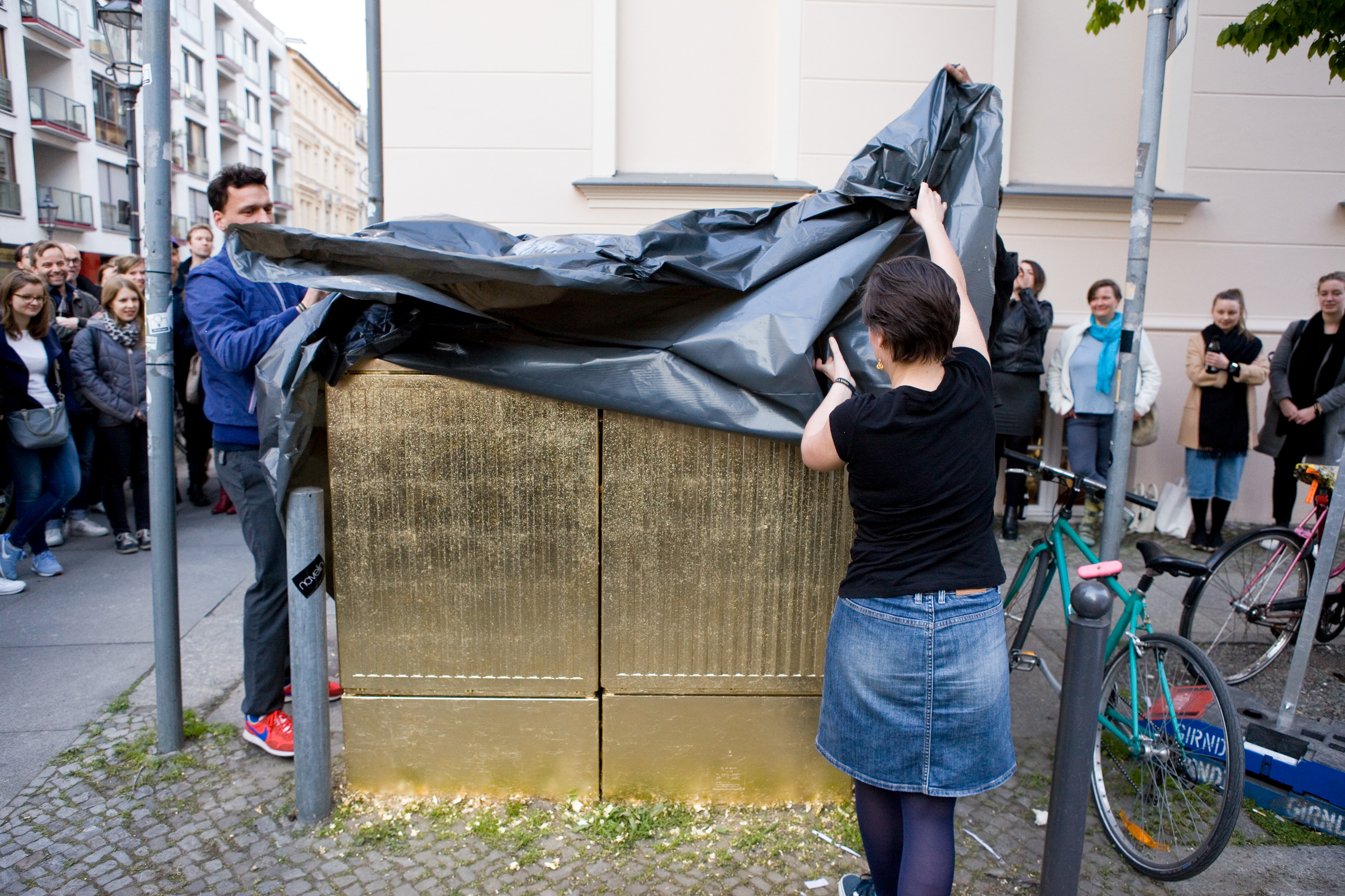 ©Konstantin-Boerner: NI Gallery Opening – Enthüllung – HELLOGRAPH | Grafik Design Agentur Potsdam, Berlin-Brandenburg
