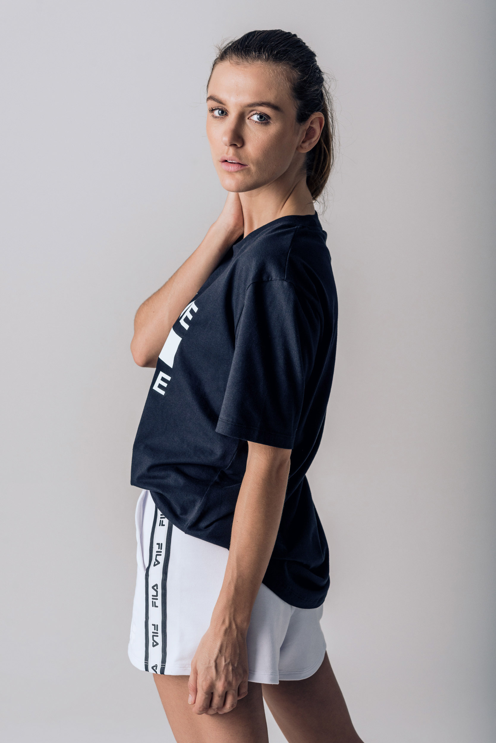 foto de modelo em lookbook, editorial em estúdio