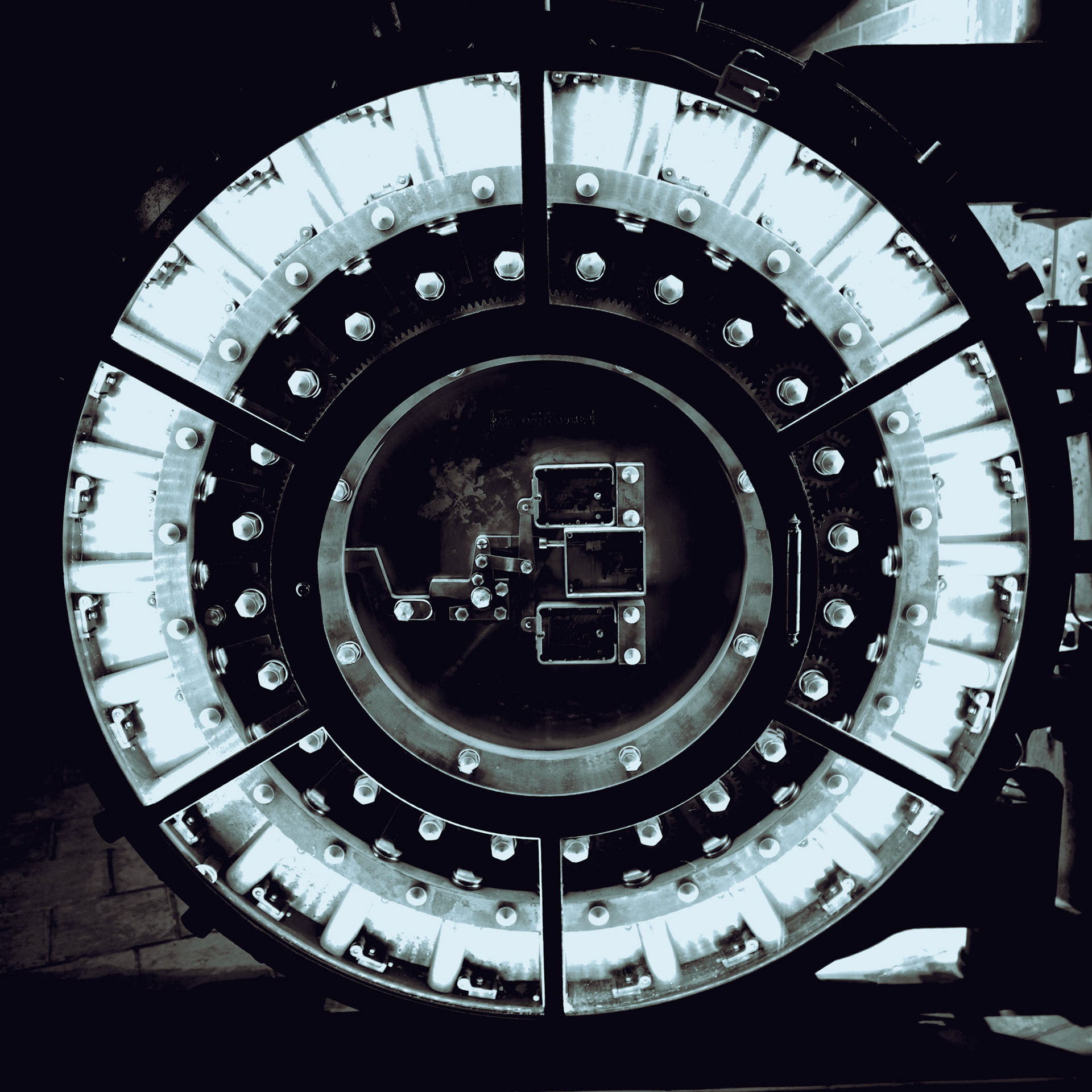After having lunch, I came across this 80 year old vault inside an old Bank in San Juan.