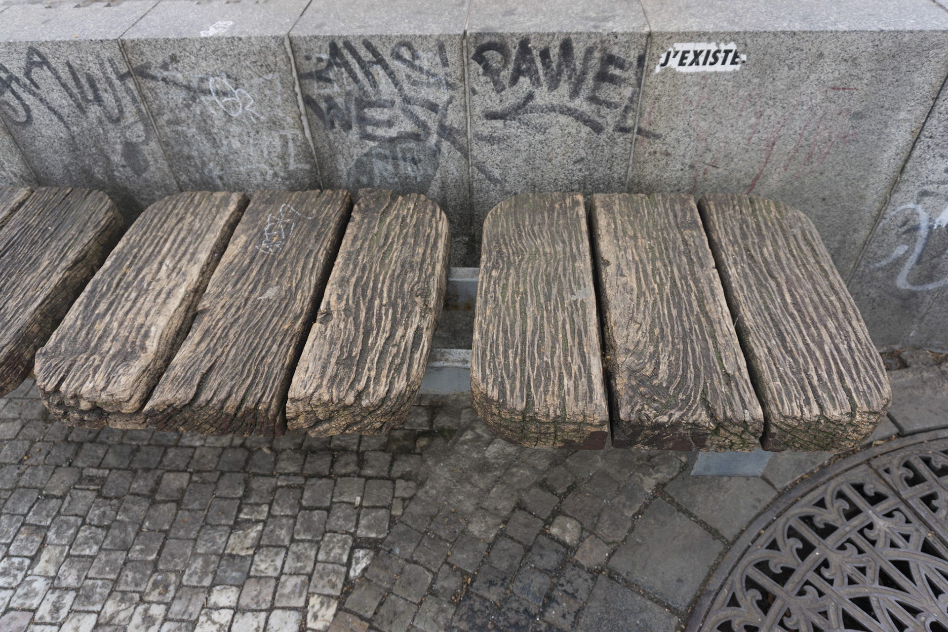 Bank langs de rivier