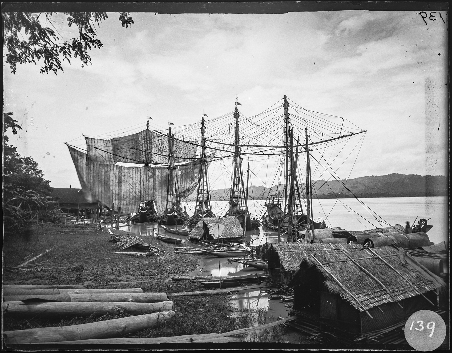N.98086.GOS ‘Trading boats, Burma, glass plate negative, possibly C 1930s, from the collection of Louis Allan Goss', © Museum of Archaeology and Anthropology, University of Cambridge