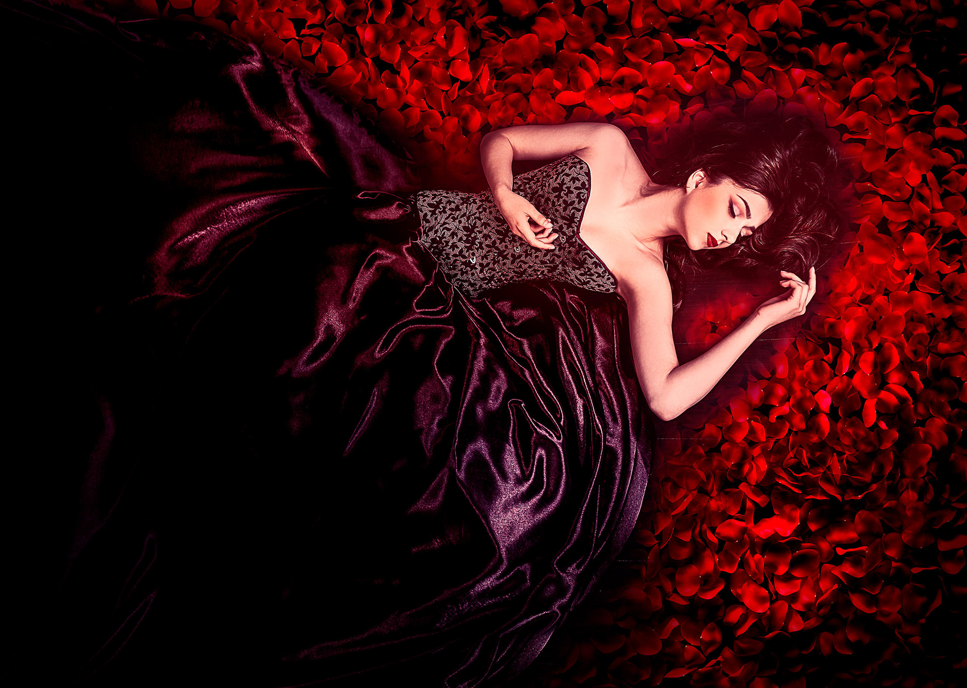 Sleeping Beauty / 眠り姫 by Masaki Hirokawa / 廣川政樹