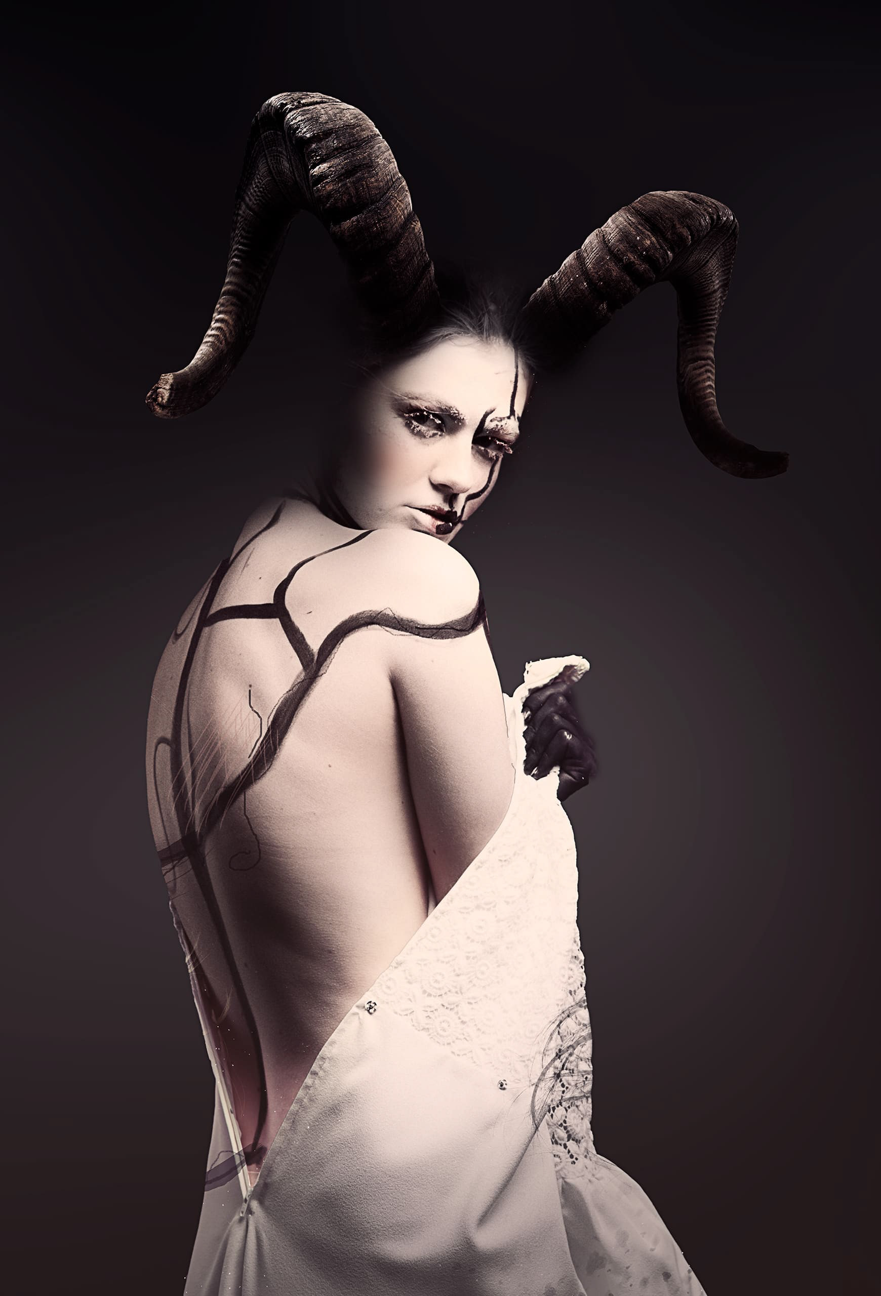 Scars / 白い鬼 by Masaki Hirokawa / 廣川政樹