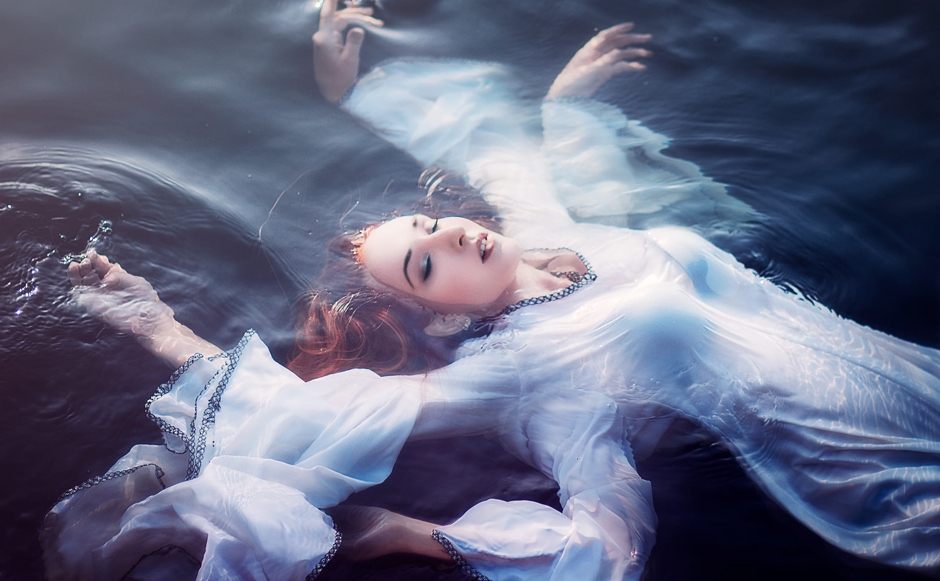 Burial at Sea / 水葬 by Masaki Hirokawa / 廣川政樹