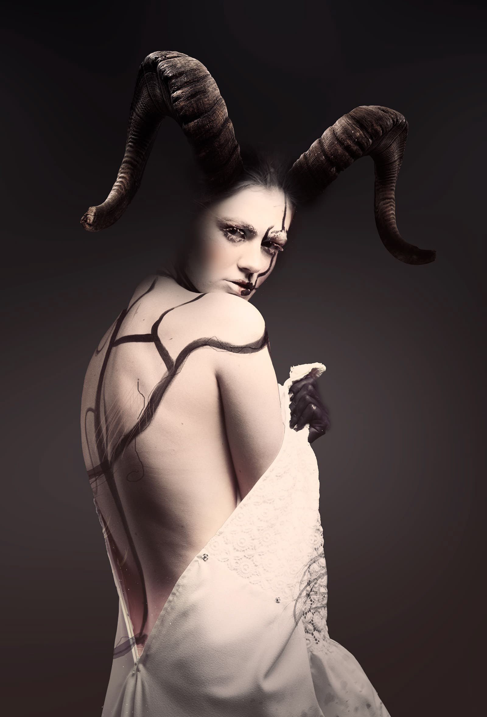 Scars / 白い鬼 by Masaki Hirokawa / 廣川政樹