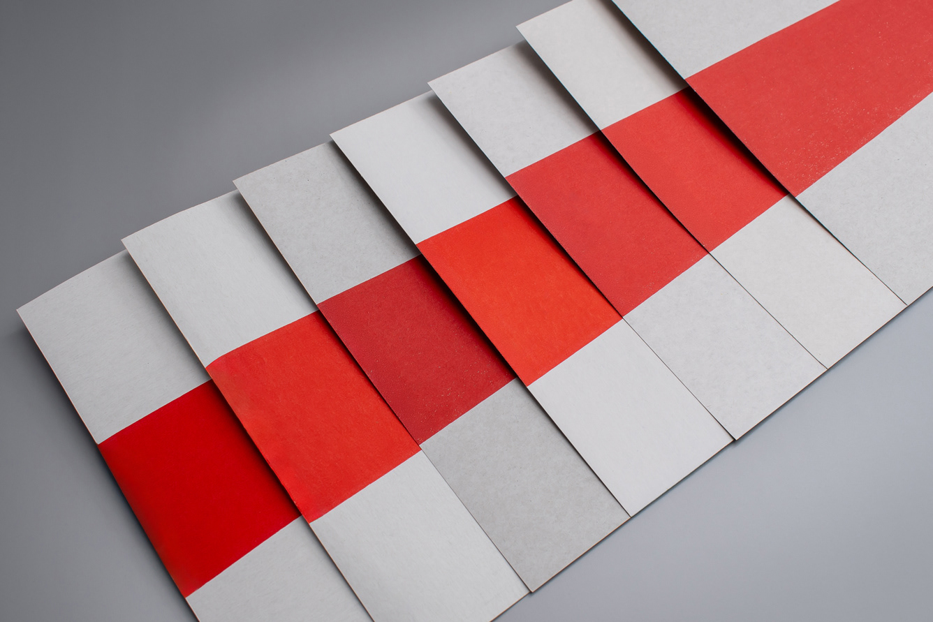 Zdjęcia produktowe farba czerwona