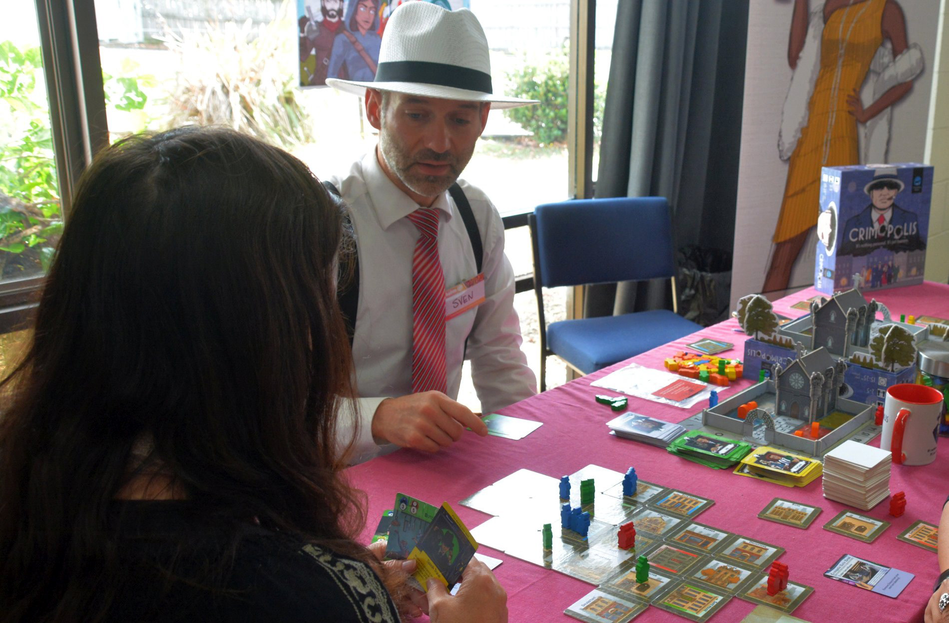 Designer Sven teaches Crimopolis.