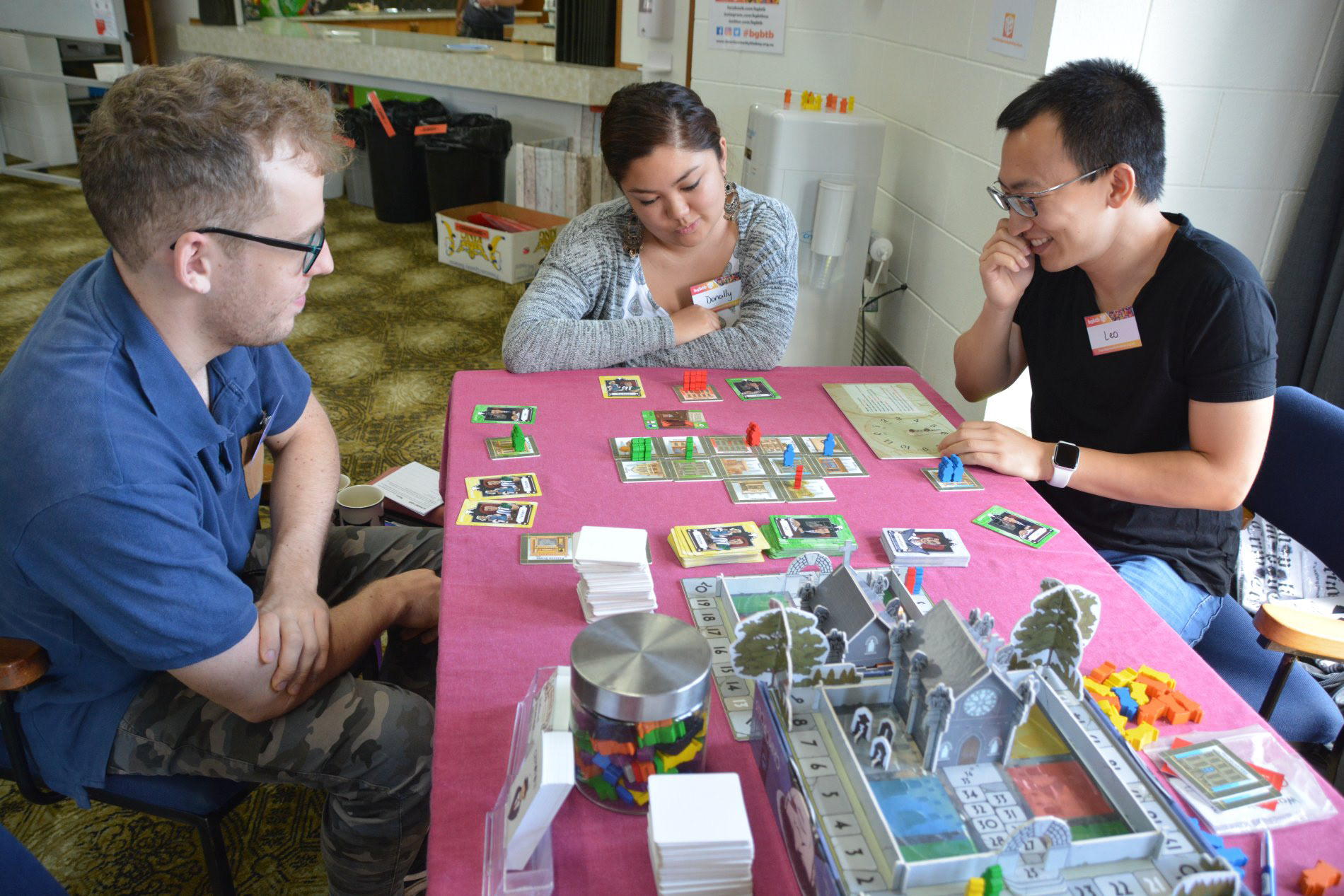 Classic 3-player setup. 