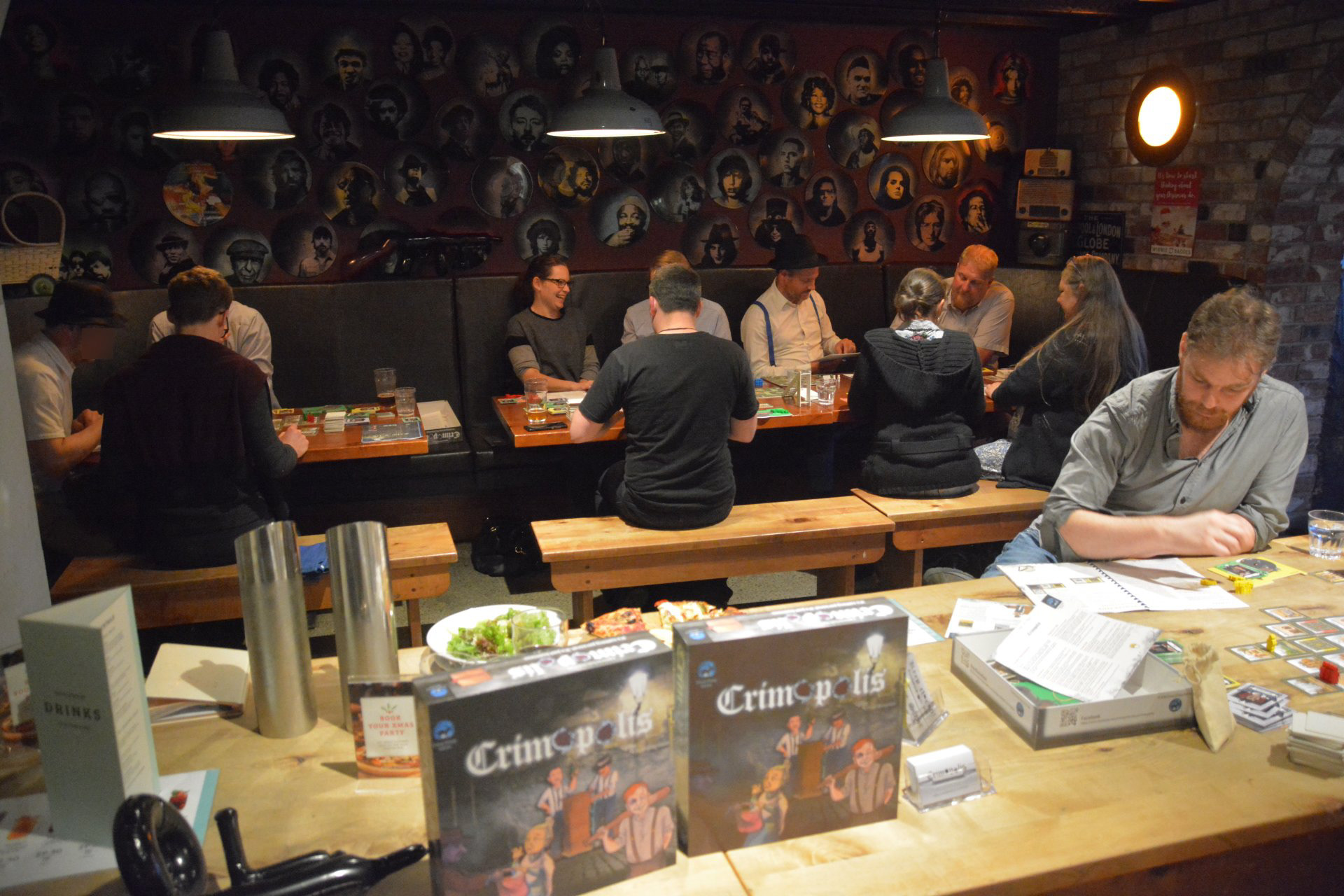 Four tables of simultaneous play