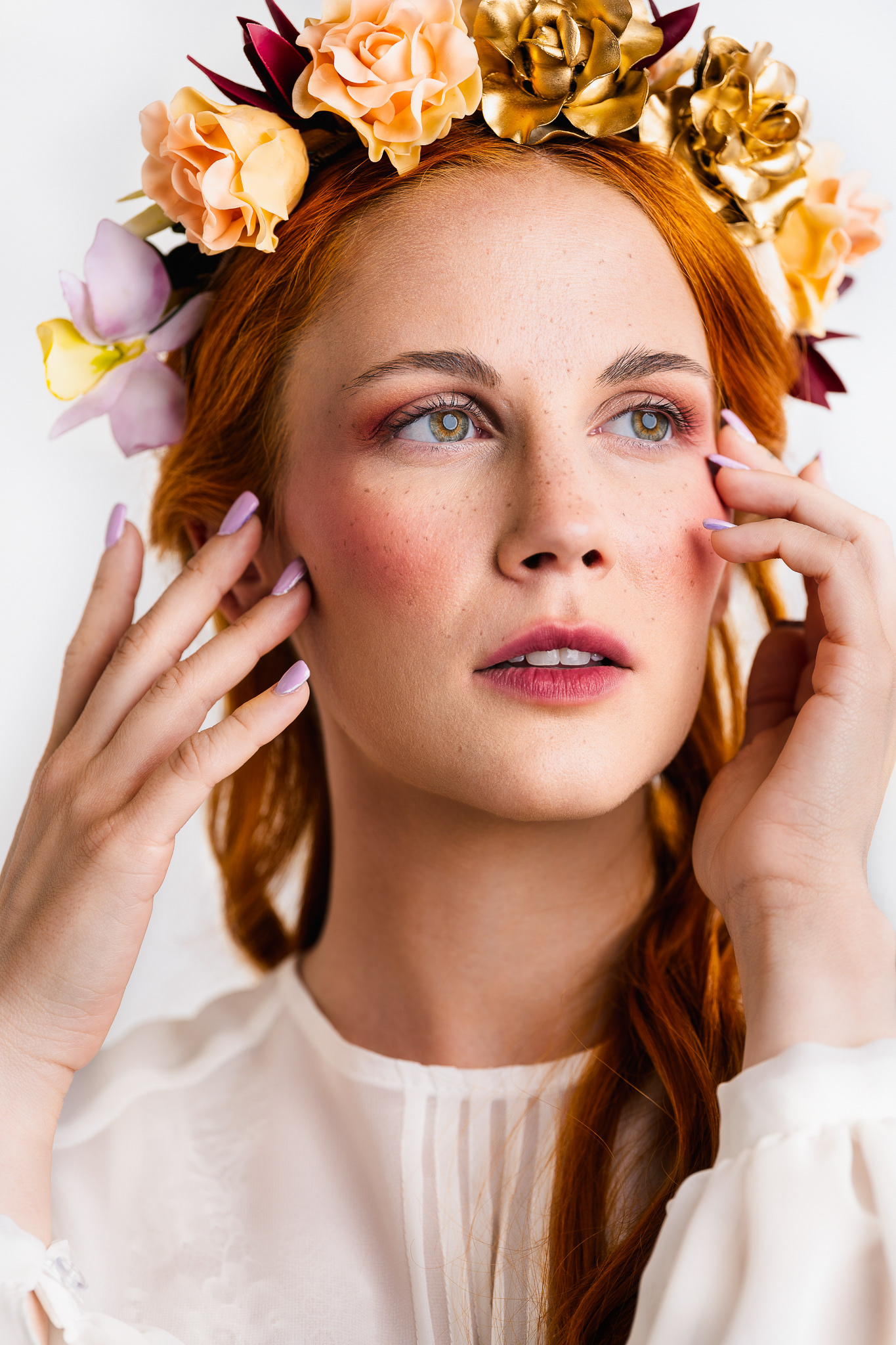 Model: María Pérez García; Accessories&Clothing: Silvia Peinado SIA; Flowers: Jovi-Flor Floristerías Guadix; Makeup artist & Hair: Chio Jiménez; Location&Assistant: Producciones Carbonero