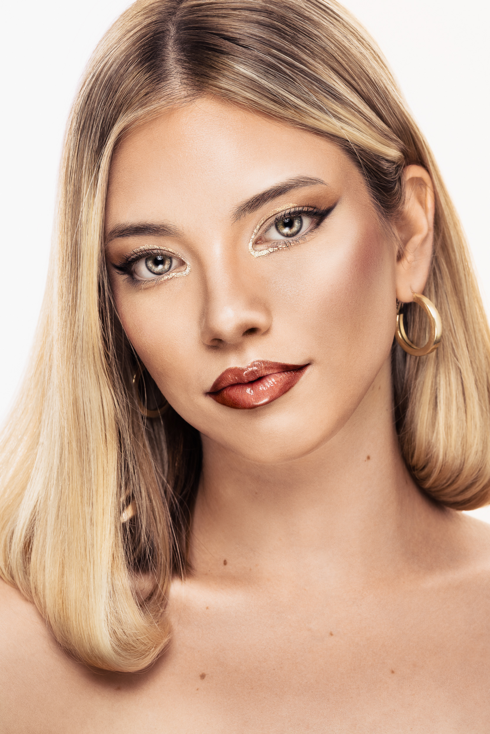 Model: María Reyes; MUA: Ivan Teso