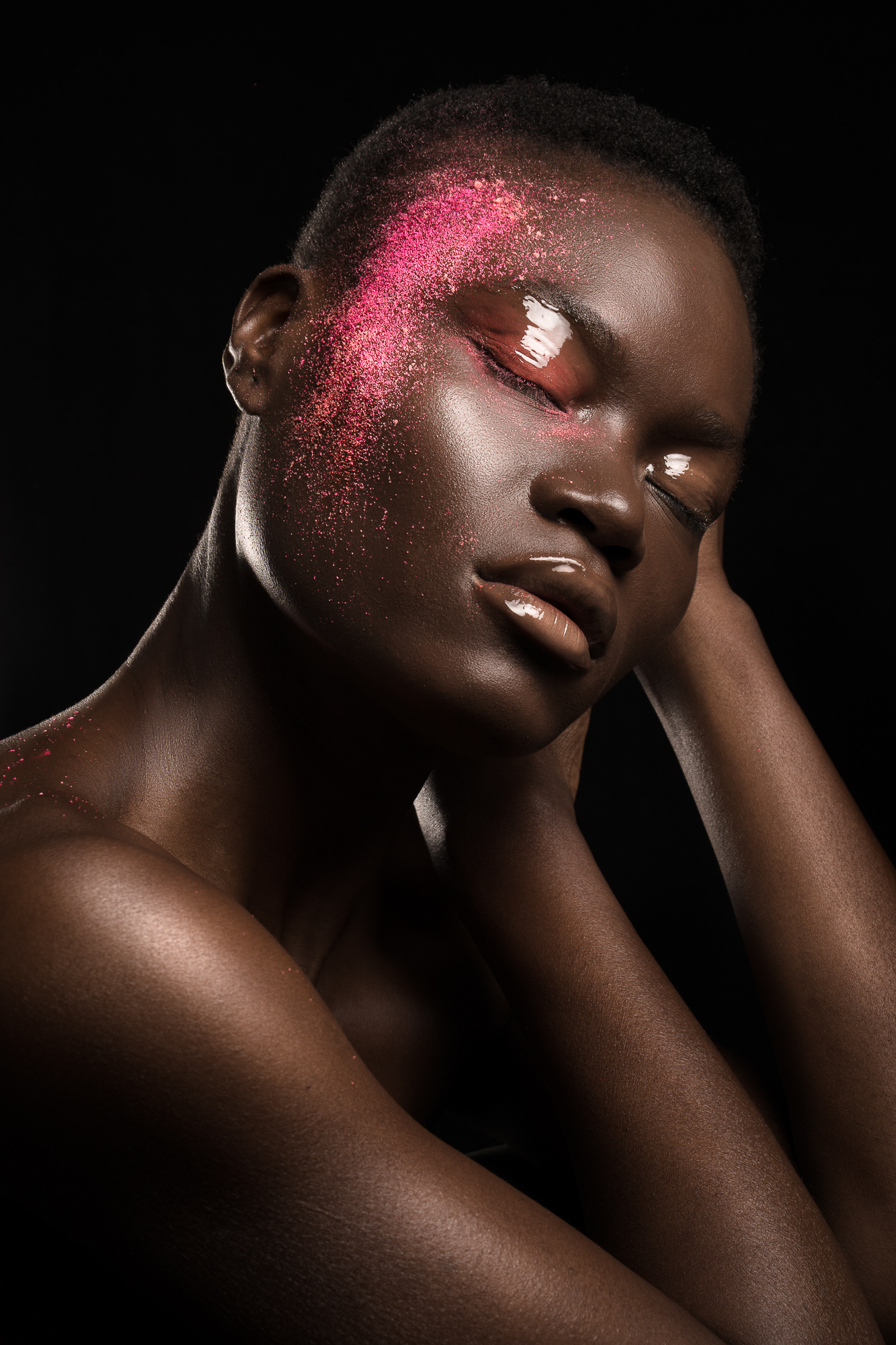 Model: Muny Cisse; MUA: Rocío Jiménez