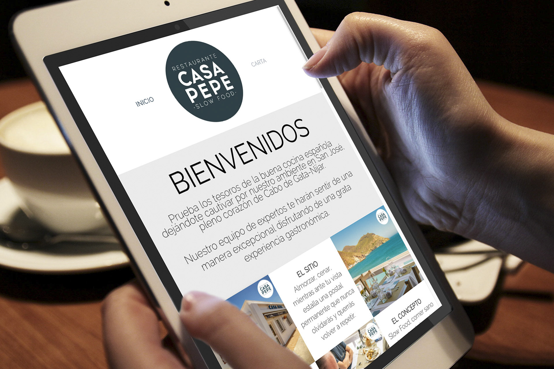 Dirección de marketing, identidad de marca, soportes impresos y digitales, cartas, visuales para establecimientos, soportes fijos, merchandising y producción visual para Restaurante Casa Pepe de Grupo Confort y Sabor en San José, Parque Natural Cabo de Gata-Níjar, por Lounge Creative, agencia de publicidad y branding en Almería