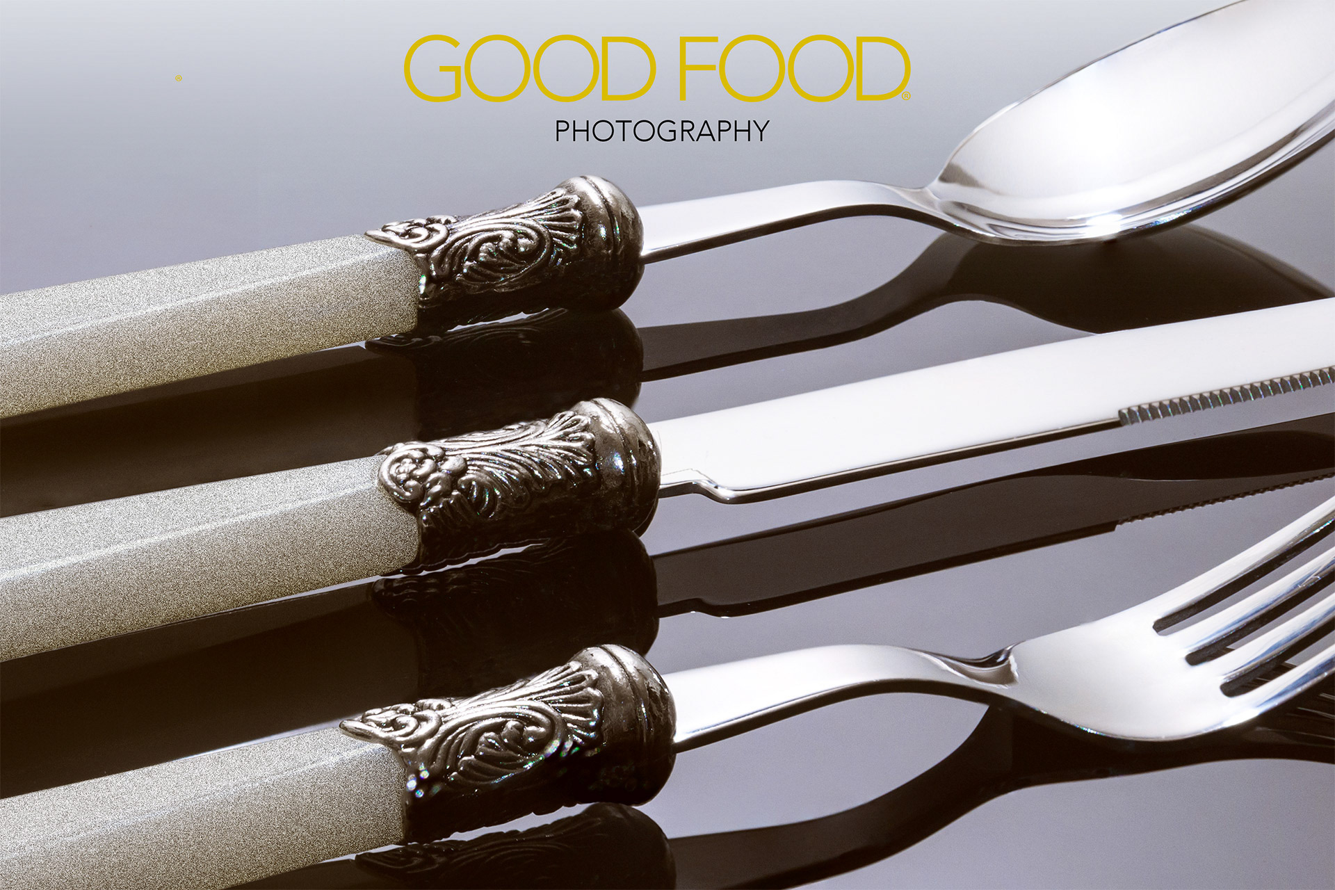 Dirección de arte y producción visual con fotografía publicitaria, de producto y gastronómica de alta cocina y book fotográfico con elaboraciones de prestigio de chefs con estrella Michelin y estrellas Michelin y Guía Michelin, fotografía de emplatados creativos, bodegón, producto fresco, carnes, pescados, mariscos, postres y coctelería, diseño gráfico y editorial del book fotográfico y maquetación premium, dirección de arte audiovisual y estrategia digital con posicionamiento SEO y campañas SEM y dirección estratégica 360º para posicionar Good Food Photography como book fotográfico gastronómico y fotografía de alta cocina de referencia de chefs con estrella Michelin, estrellas Michelin y Guía Michelin en Almería, por Lounge Creative, agencia de publicidad, fotografía gastronómica y diseño web en Almería