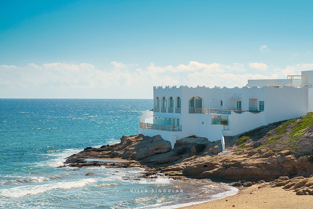 publicidad de villa singular, conectado con parque natural cabo de gata-níjar
