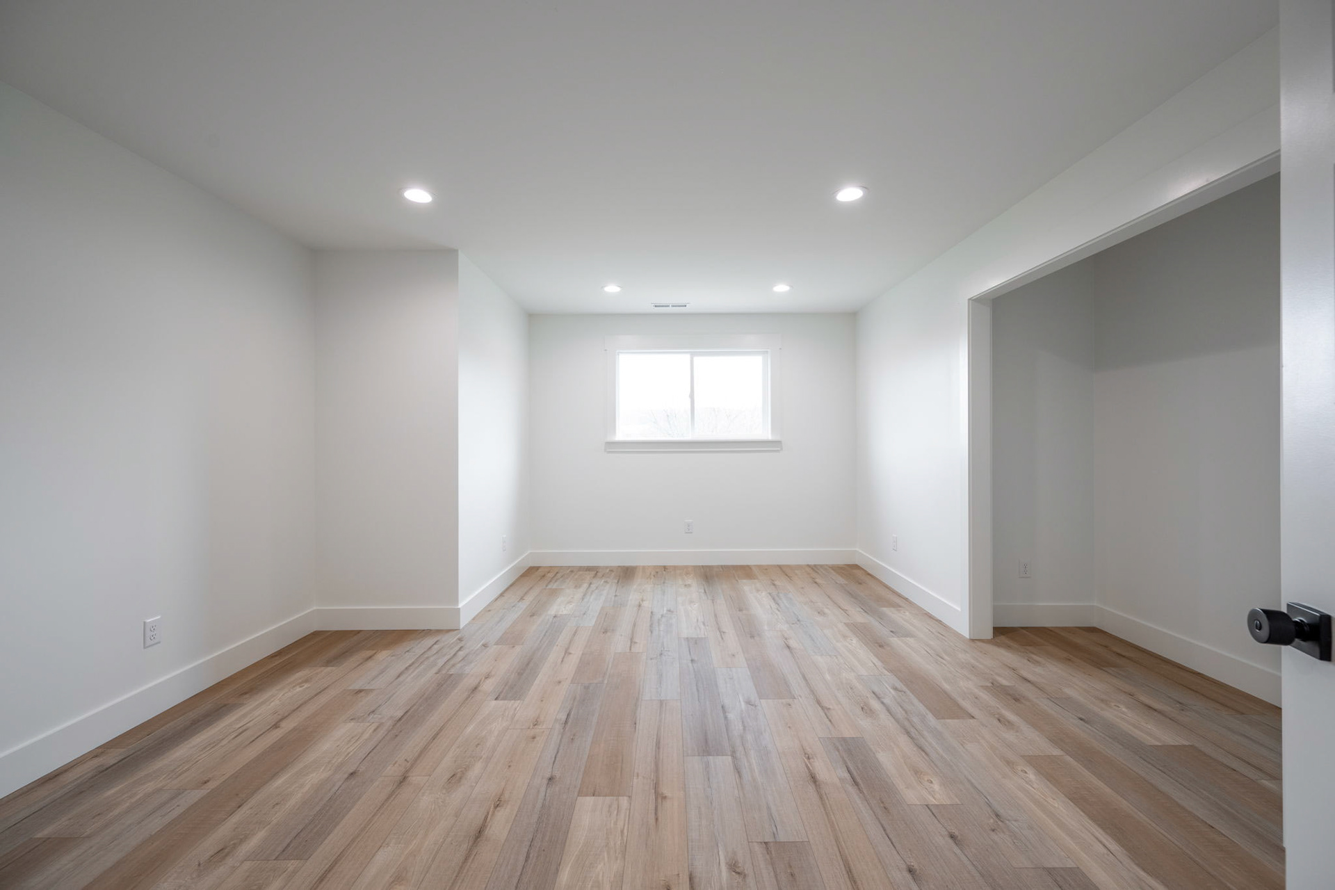 Upstairs- 2nd Bedroom