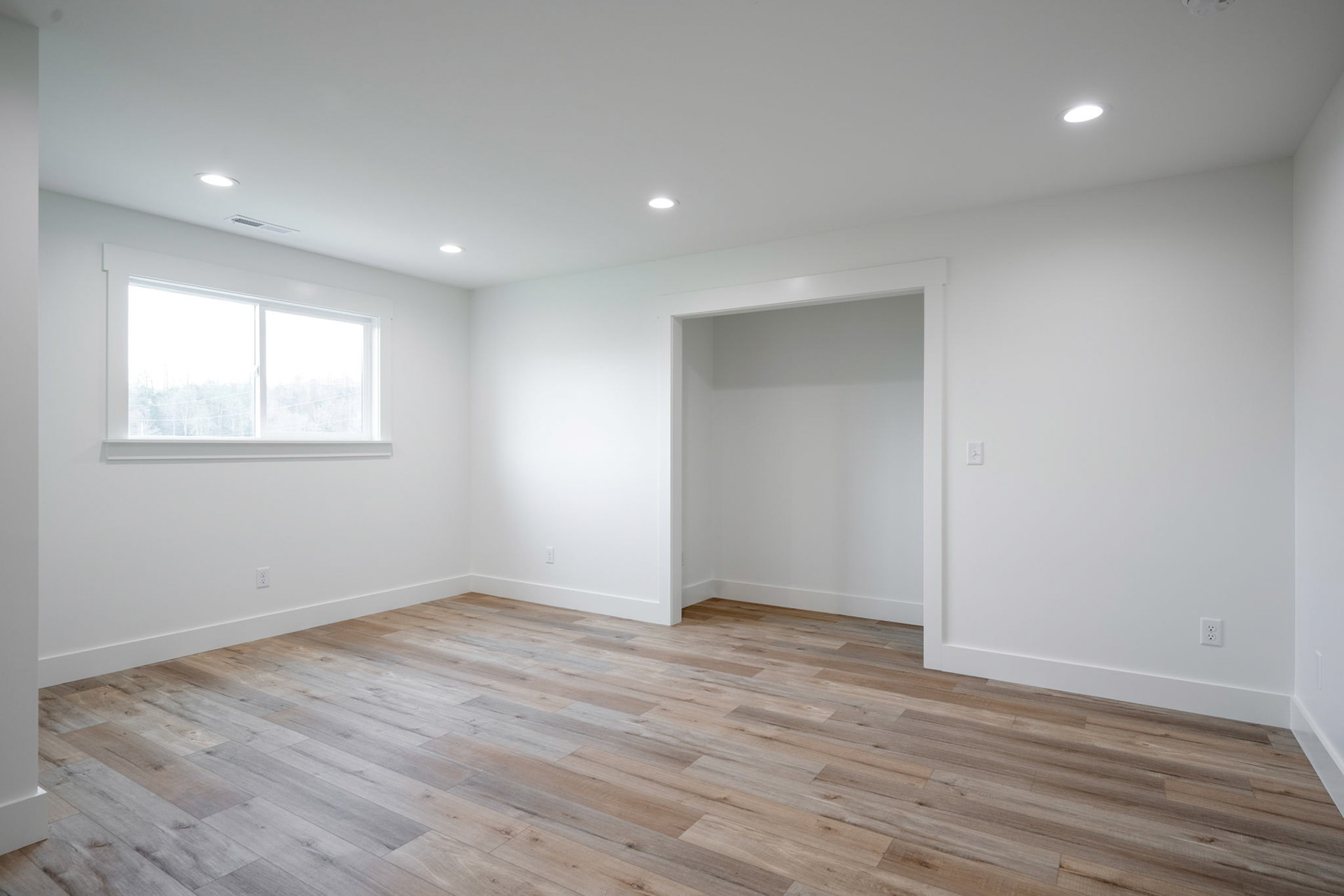 Upstairs- 2nd Bedroom