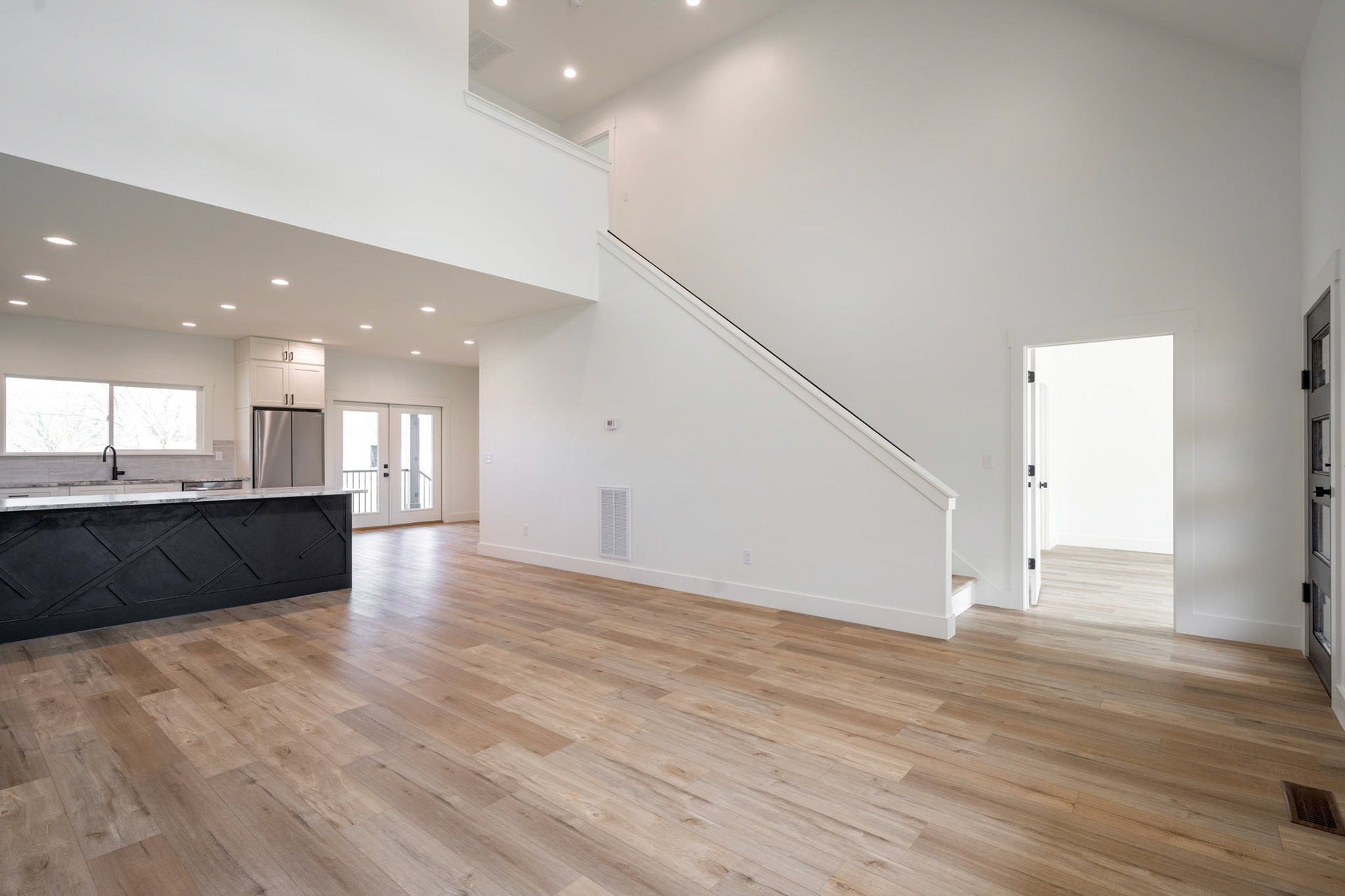 Featuring 16ft Ceilings 