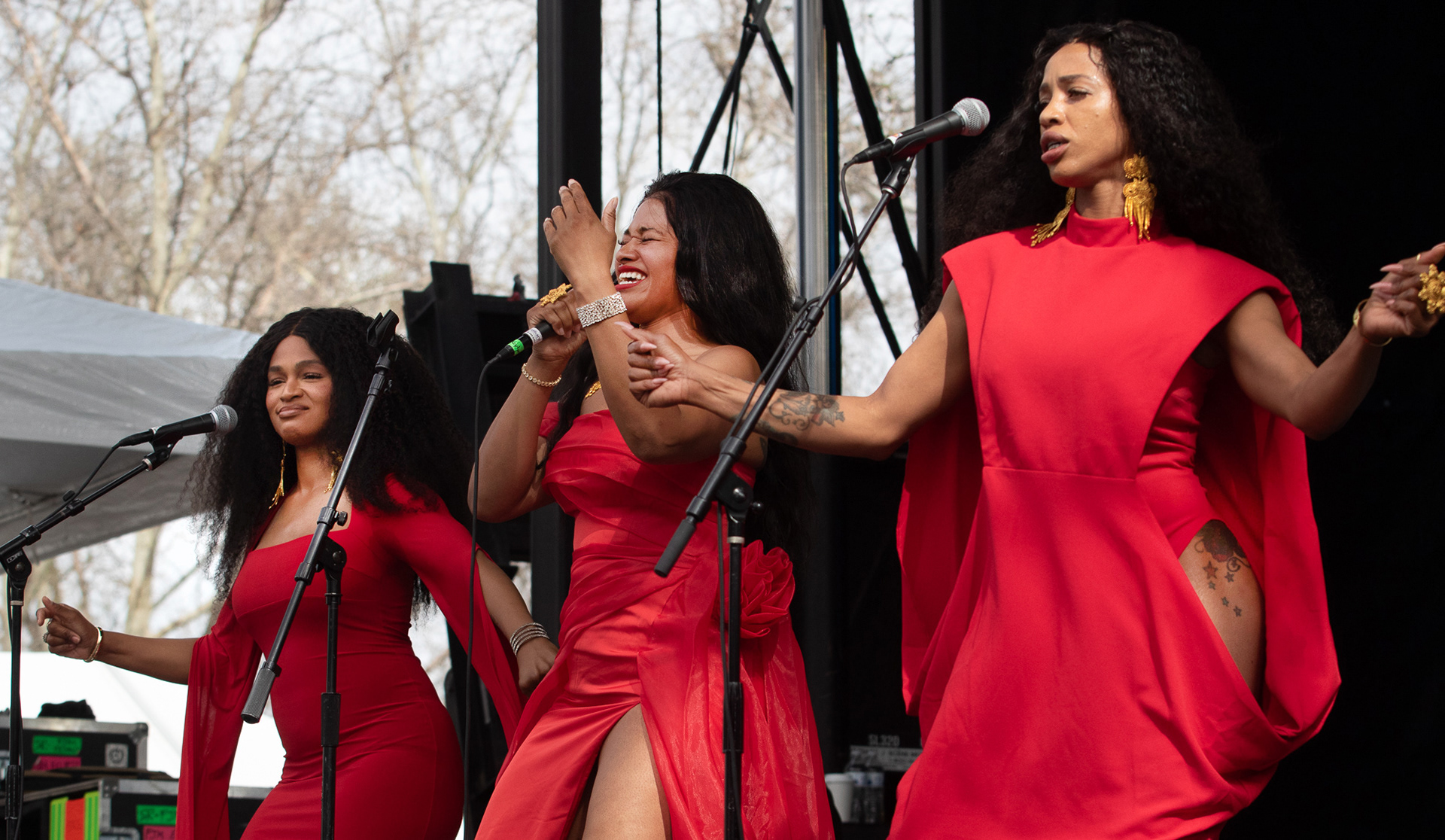 The Womack Sisters on Main Stage