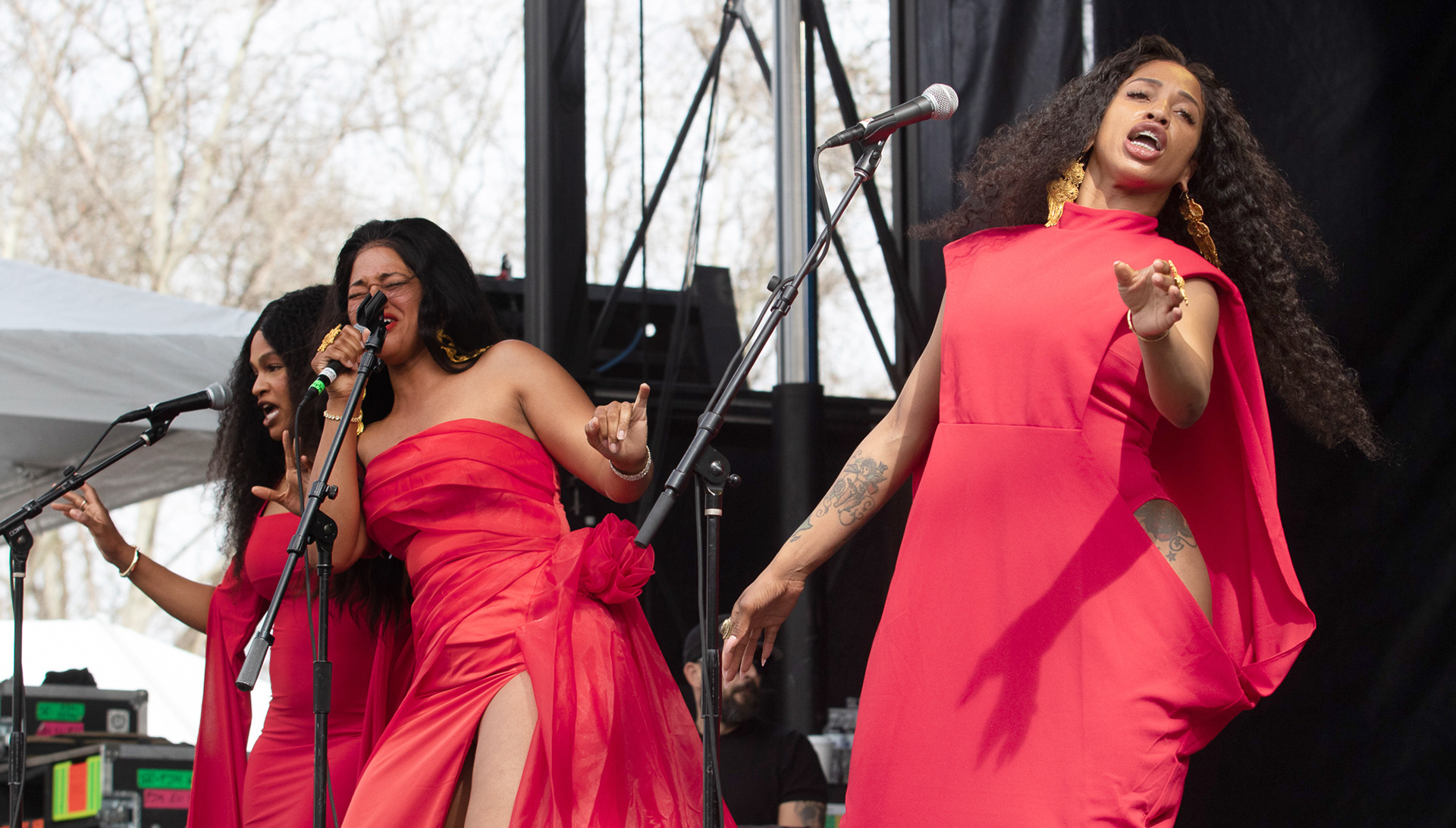 The Womack Sisters on Main Stage