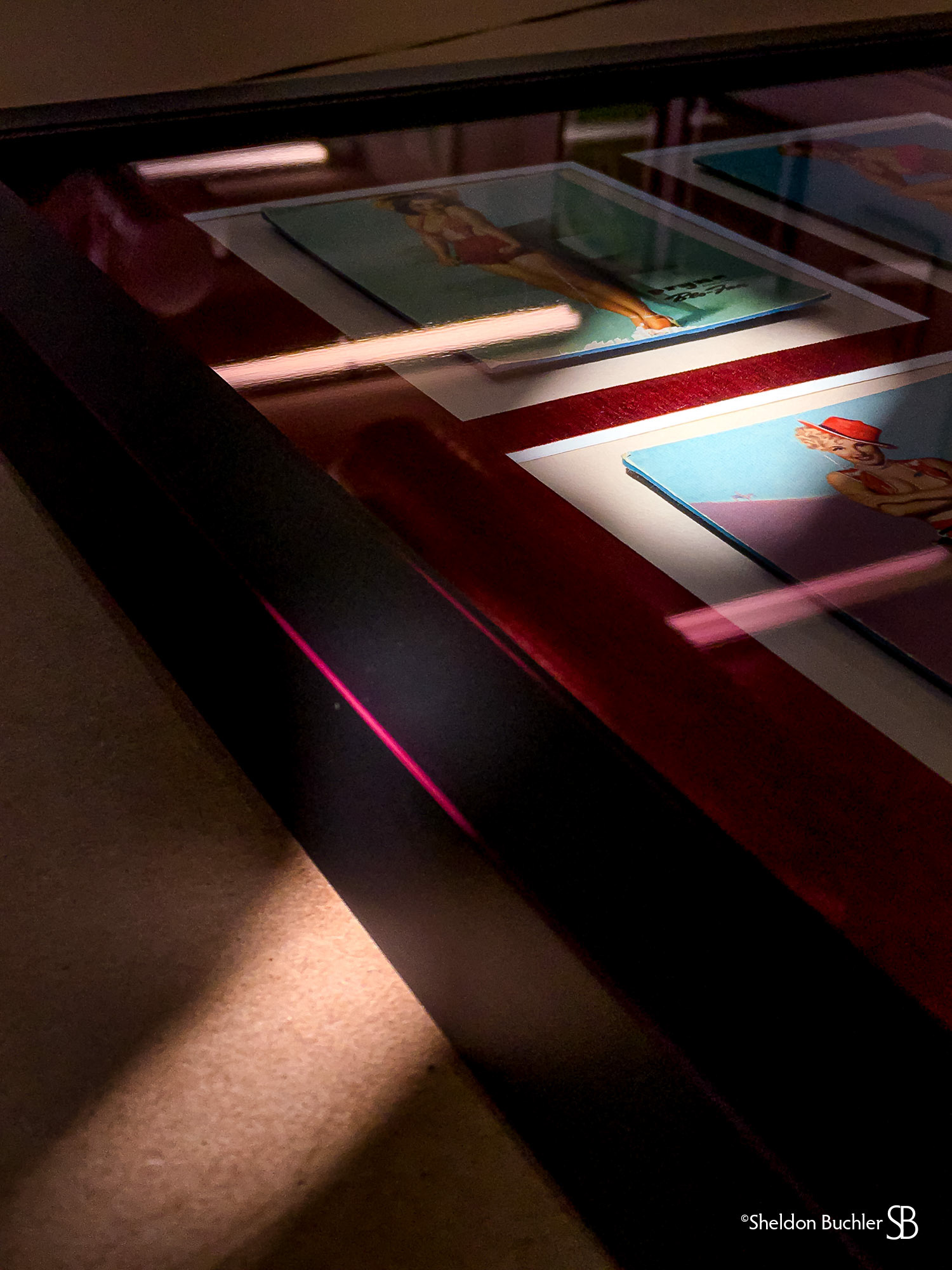 I love the red frame edge on this