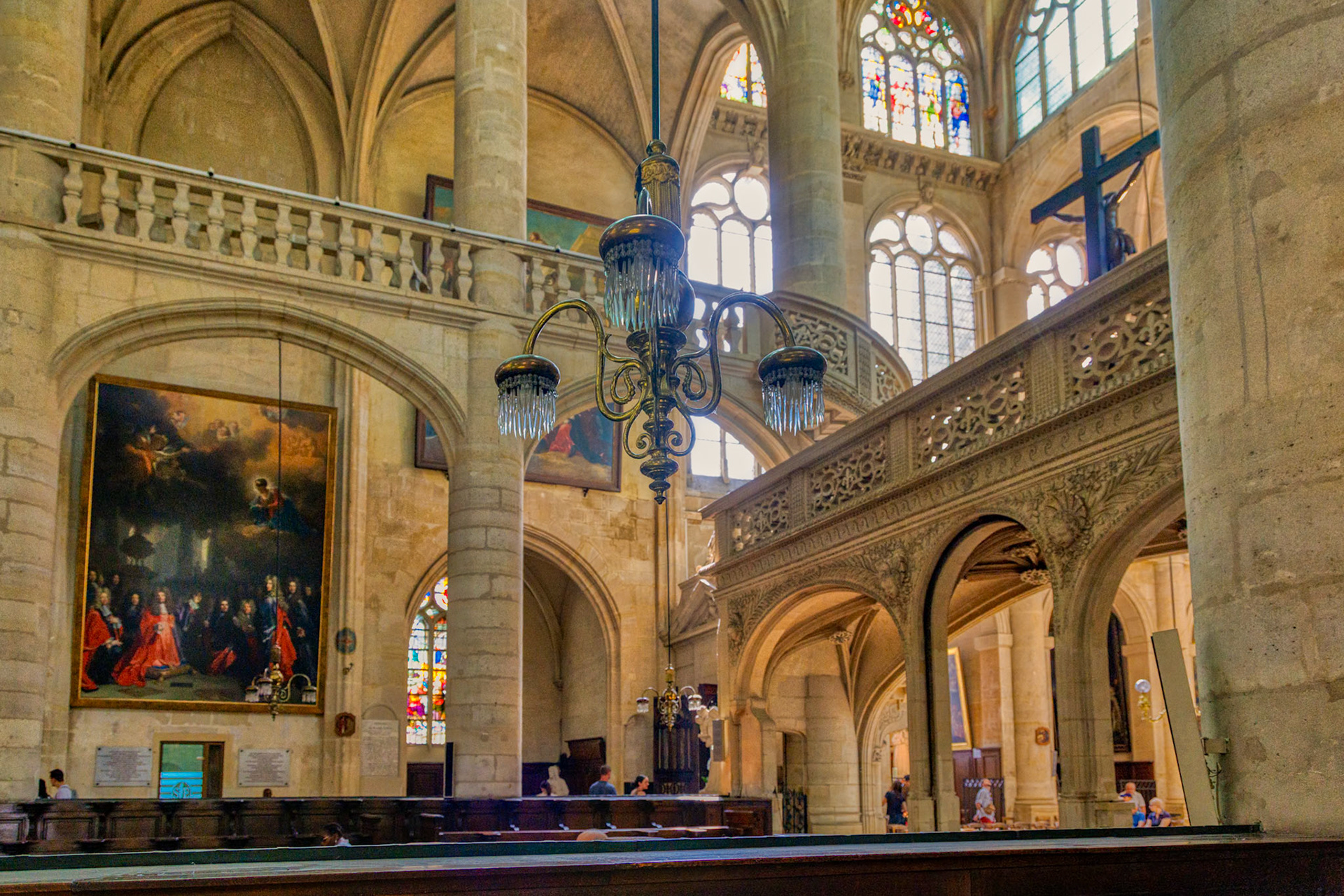 The apse with altarpiece and surrounding chapels glow beneath multi-tiered arches.