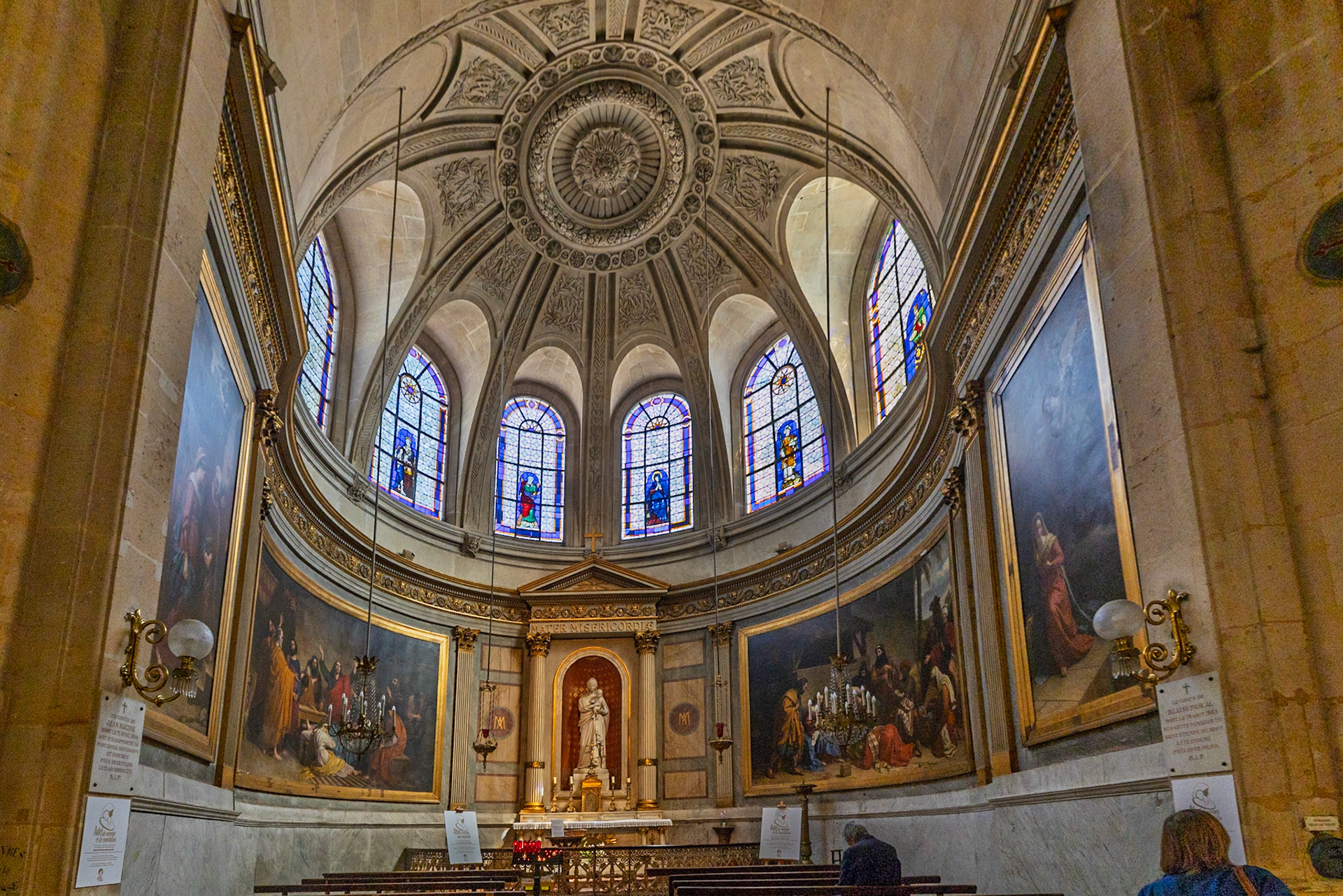 The neoclassical rotunda marks the burial site of Blaise Pascal and Jean Racine.