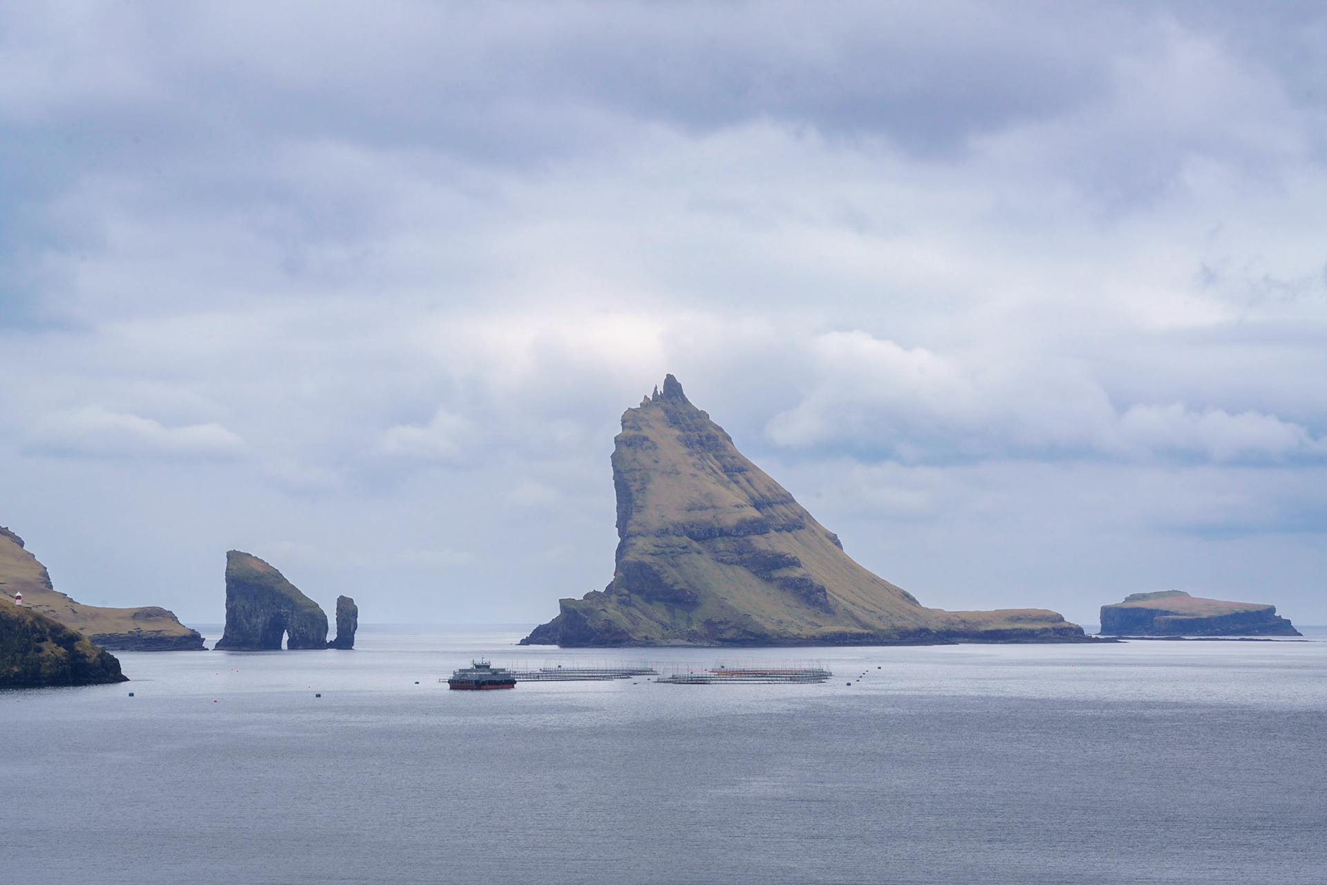 Tindholmur and Dranganir