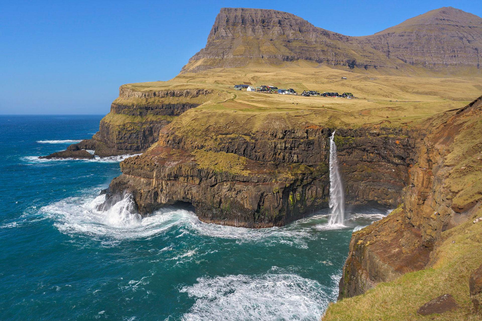 Mulafossur and Gasadalur, FaroeIslands April2022
