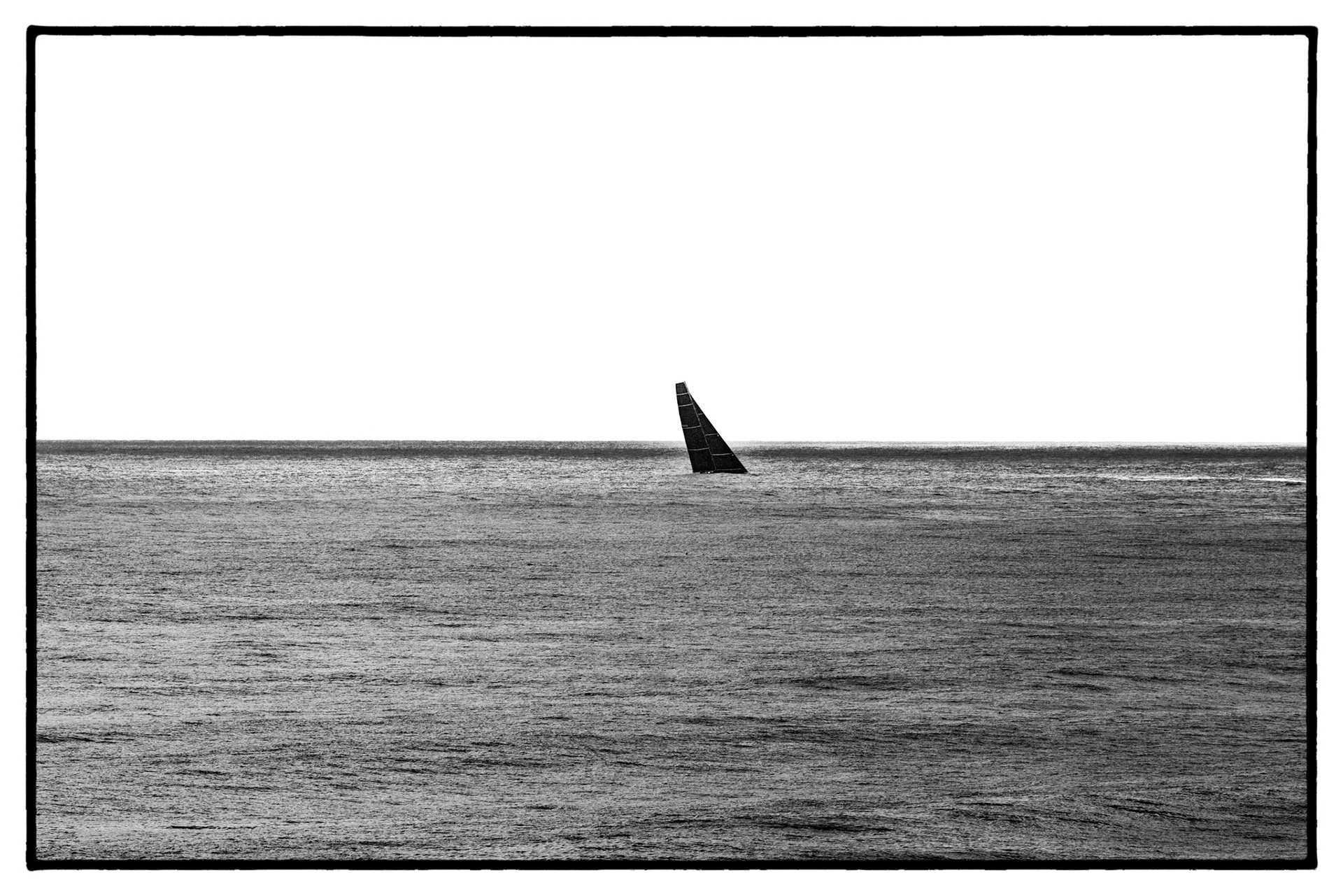 Simplistic capture of this racing boat against the flat horizon and clear sky.