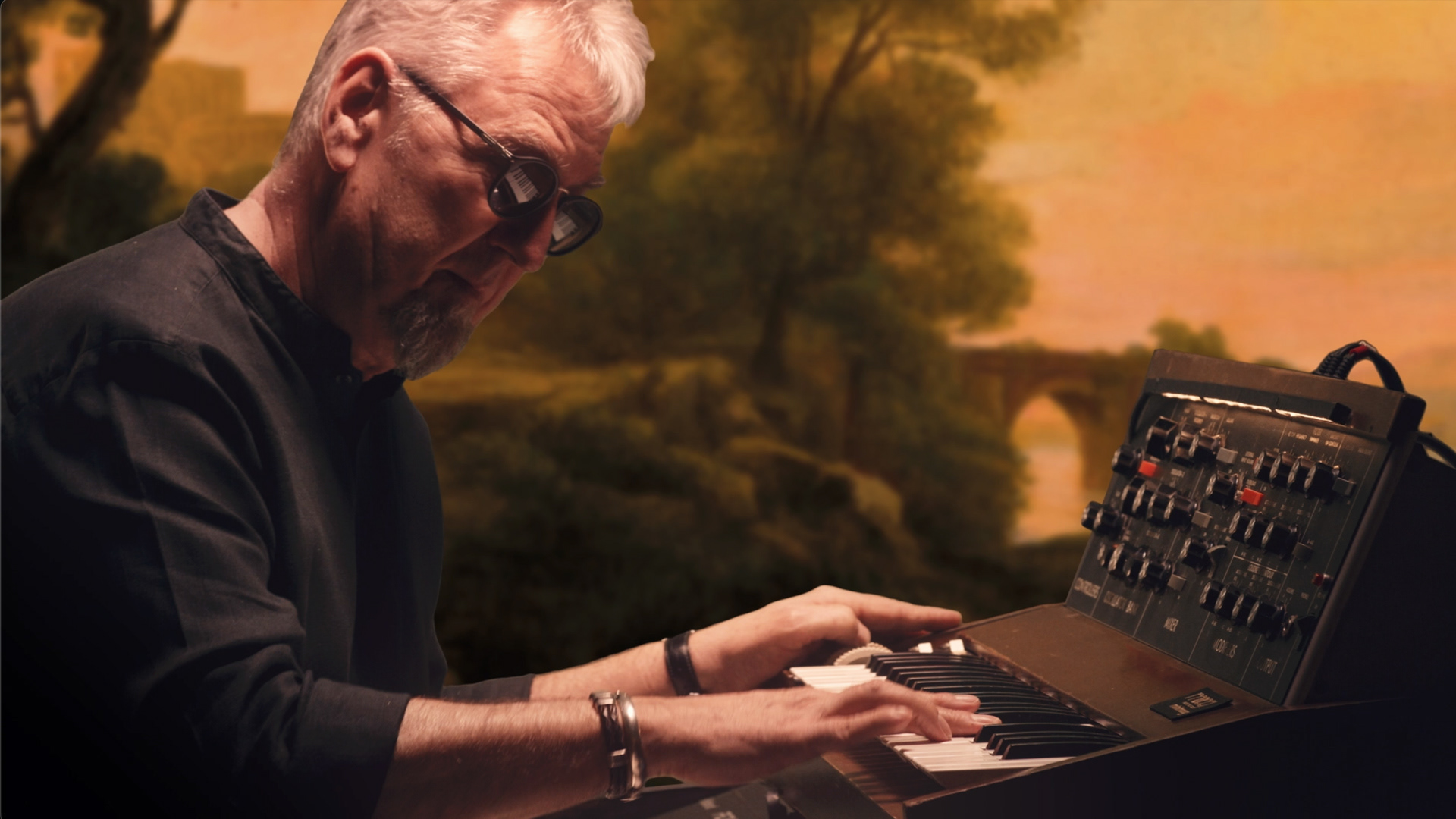 Moog szinti szóló. Legendás billentyűs, legendás hangszeren.