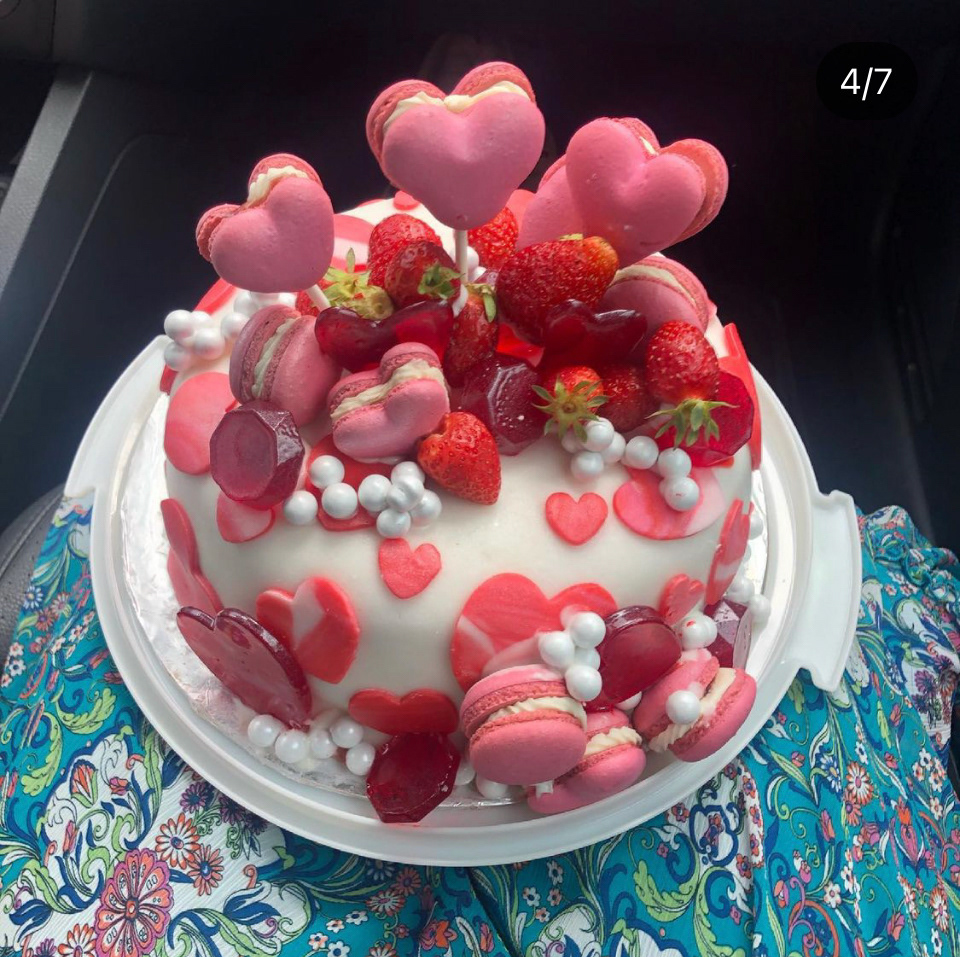 A "ruby" anniversary cake for a friend
