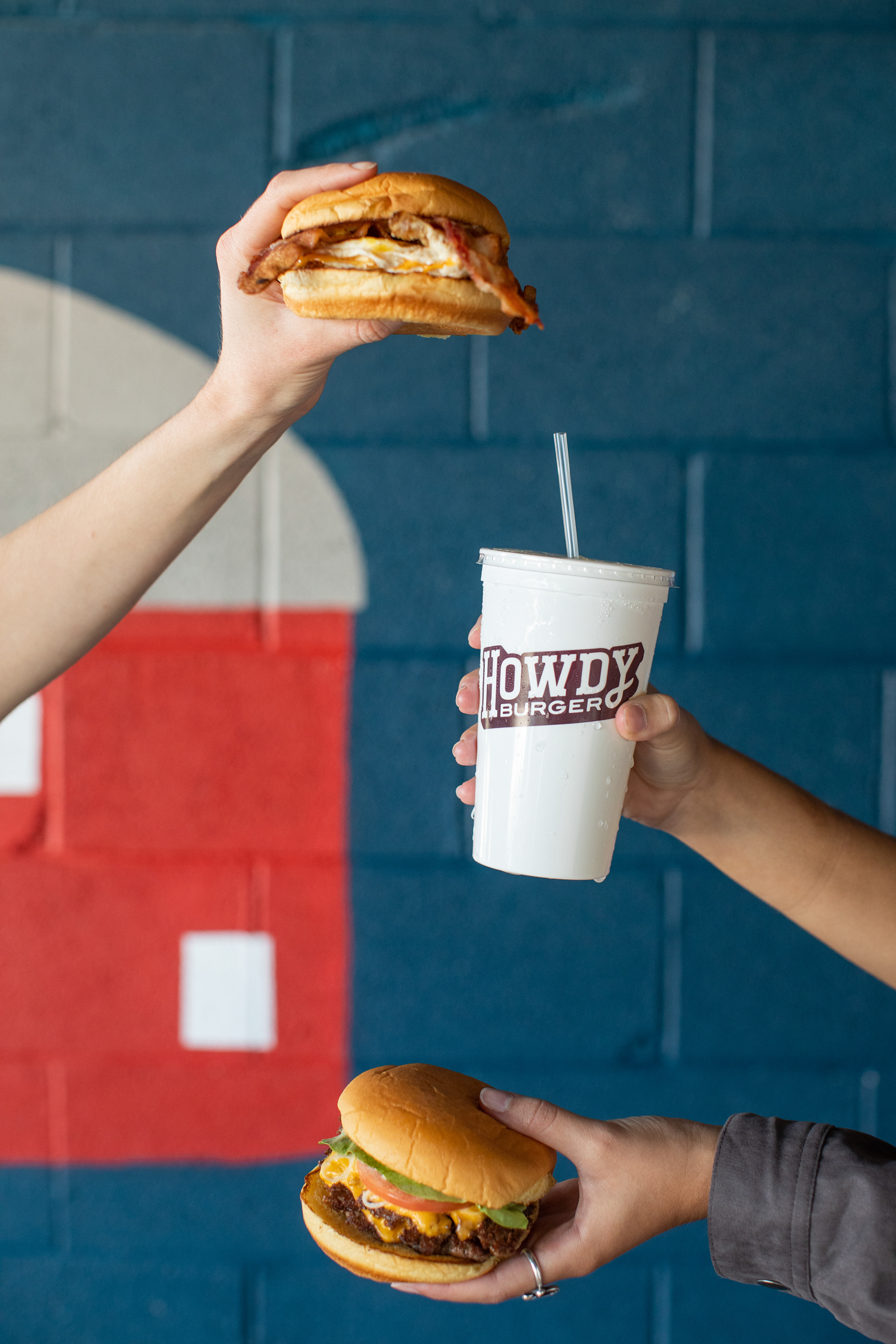 HOWDY BURGER