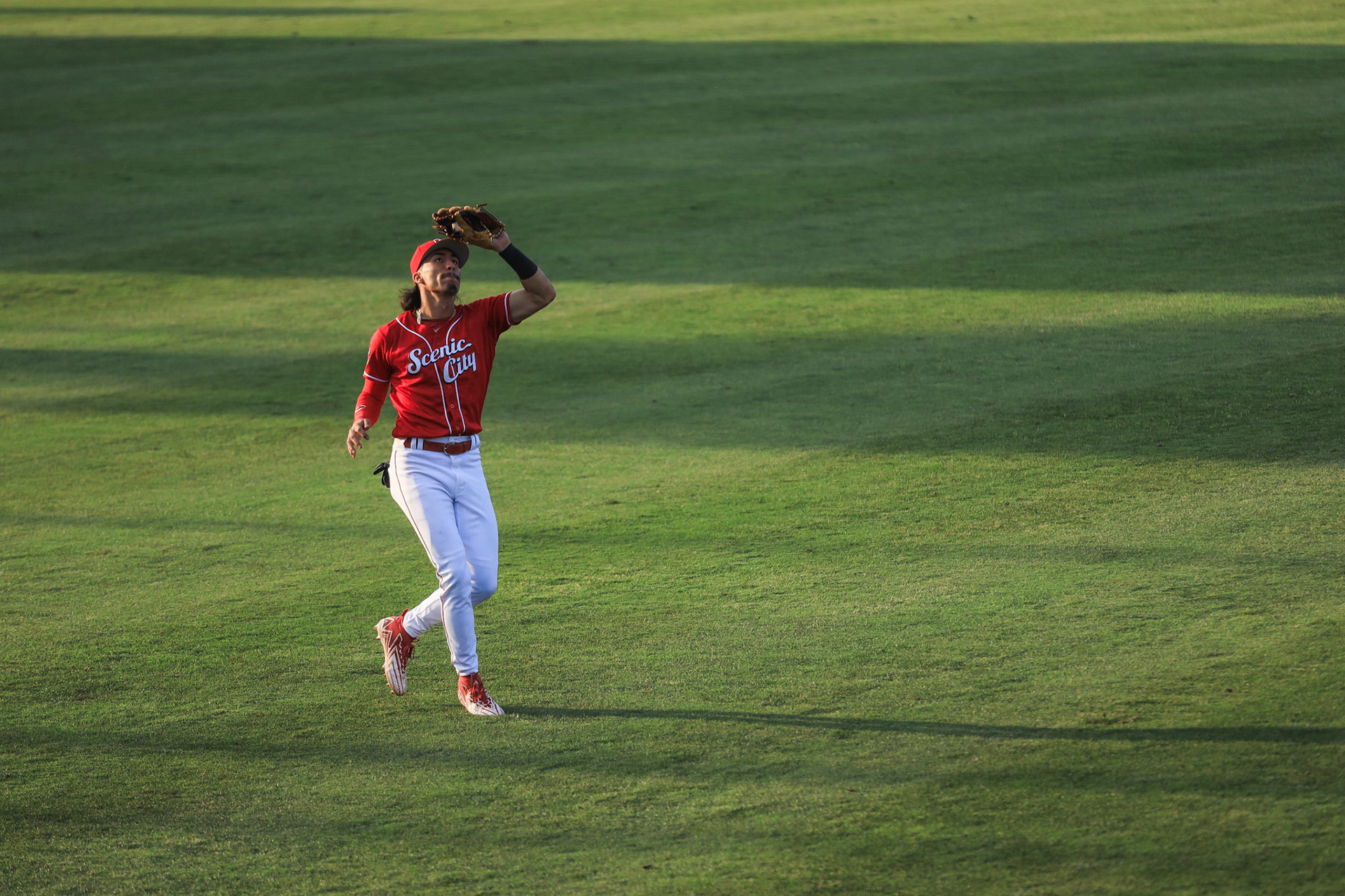 Lookouts vs. Shuckers 6.11 - Edwin Arroyo catches ball
