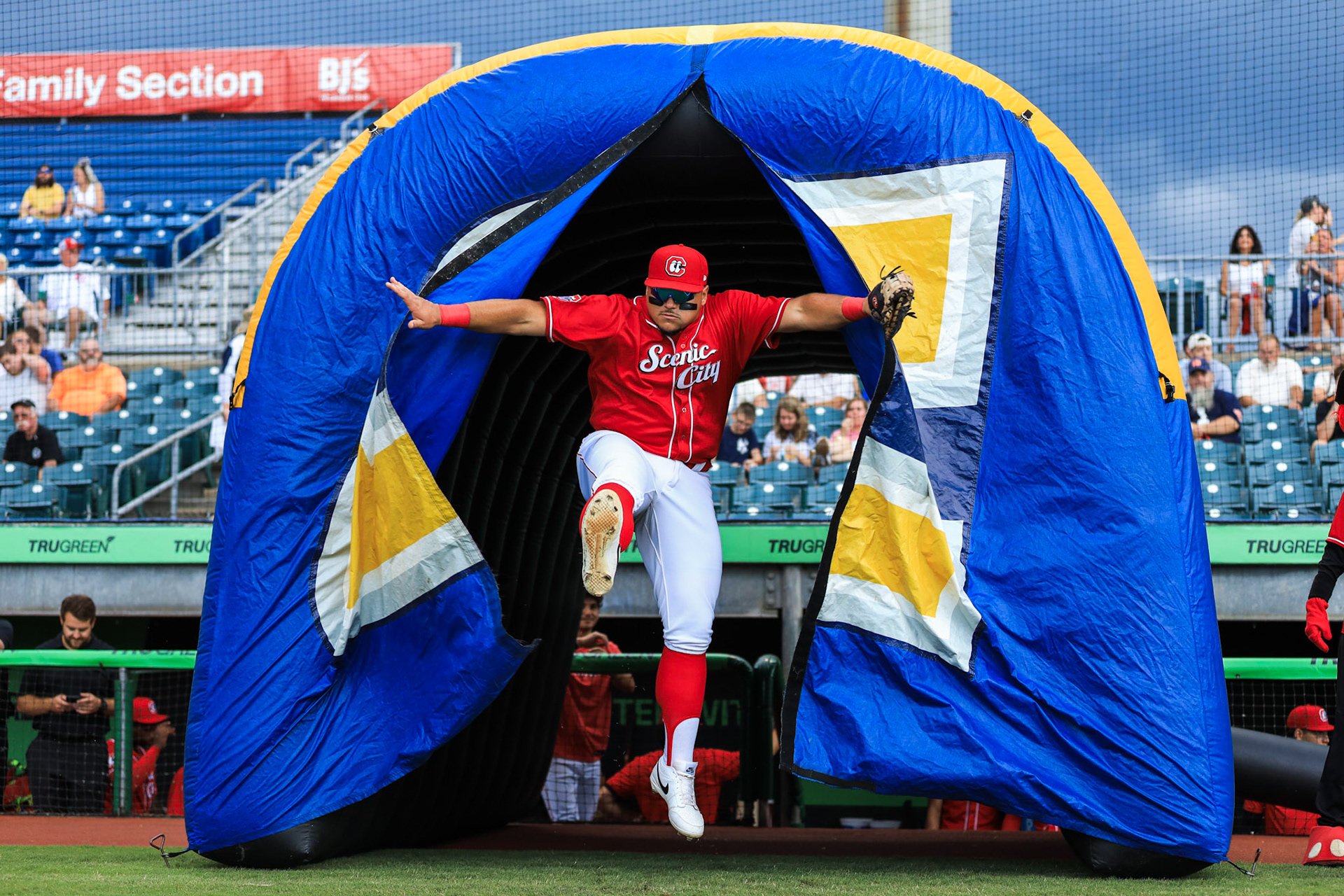 Lookouts vs. Smokies 8.1 - Ruben Ibarra making an entrance