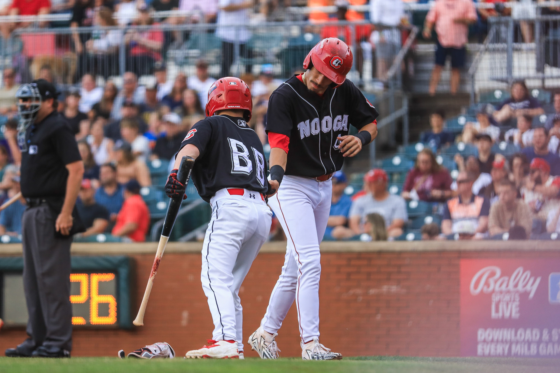 Lookouts vs. Shuckers 6.12 - Edwin Arroyo scores