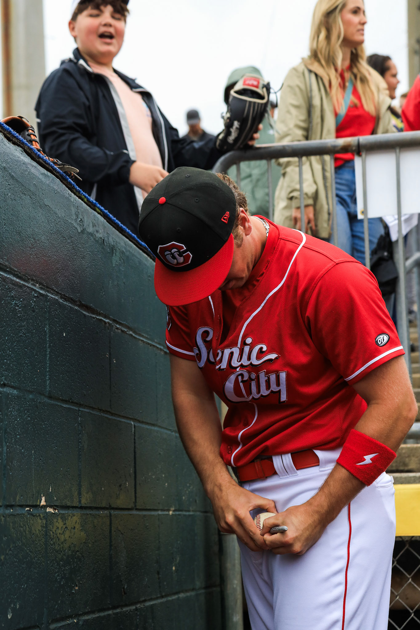 Lookouts vs. Smokies 5.7 - Austin Callahan signing autographs