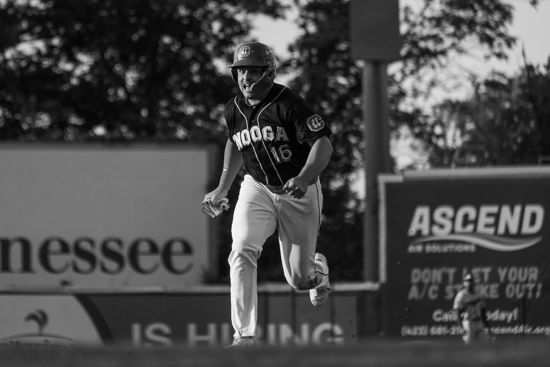 Lookouts vs. Smokies 5.6 - Sal Stewart running to third