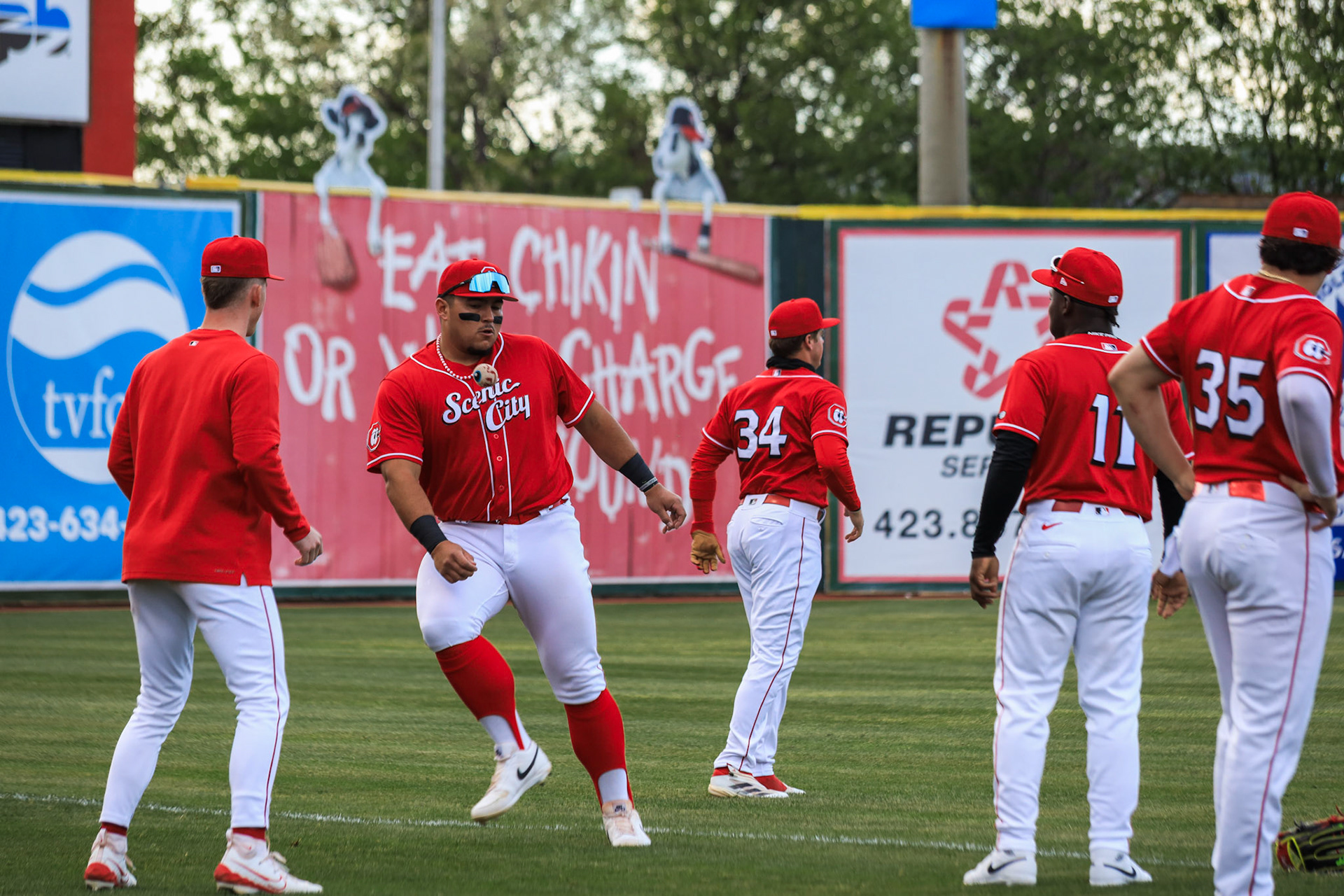 Lookouts vs. Barons 4.11 - Ruben Ibarra plays game with teammates 