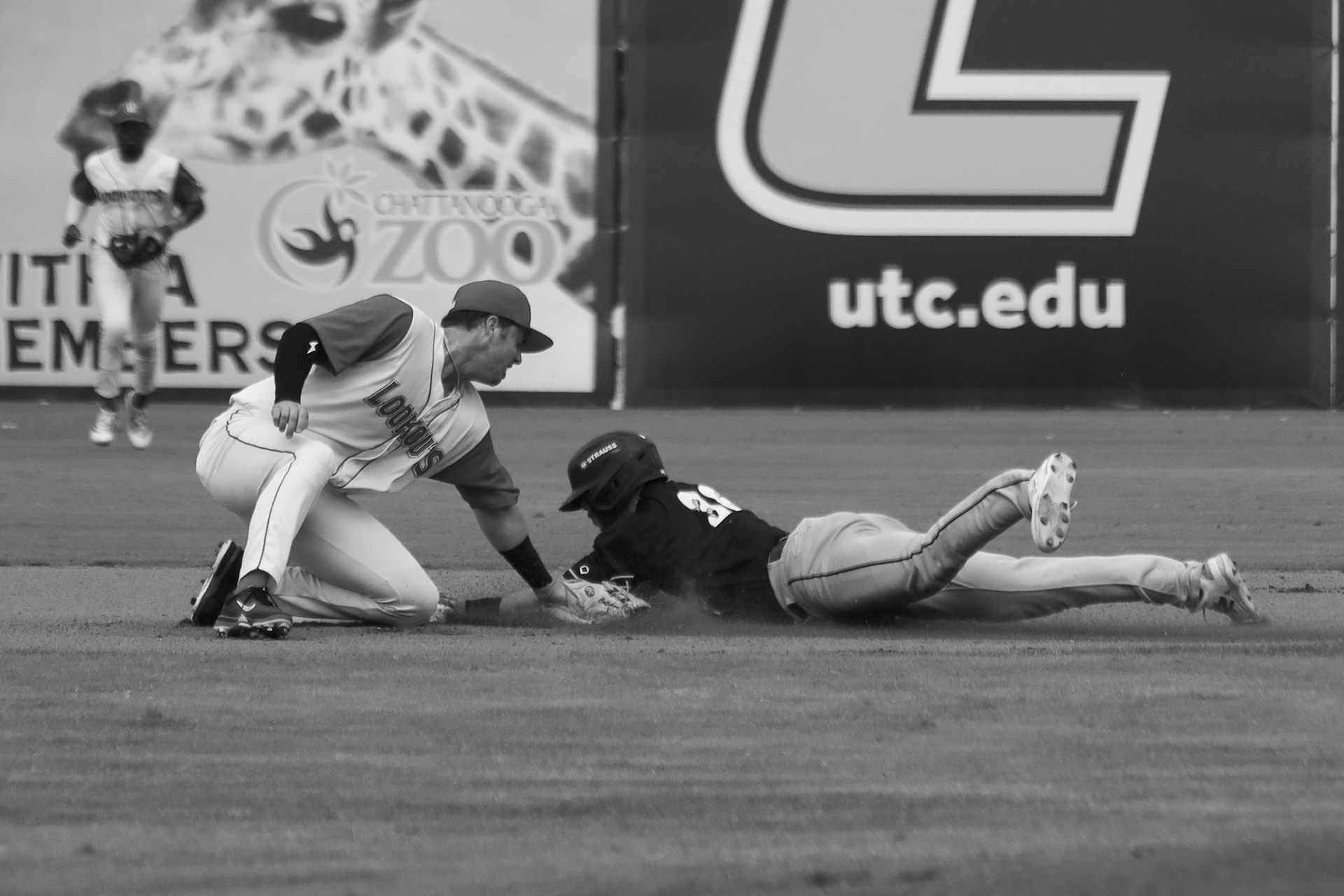 Lookouts vs. Blue Wahoos 6.29 - Austin Callahan Tags out player at second