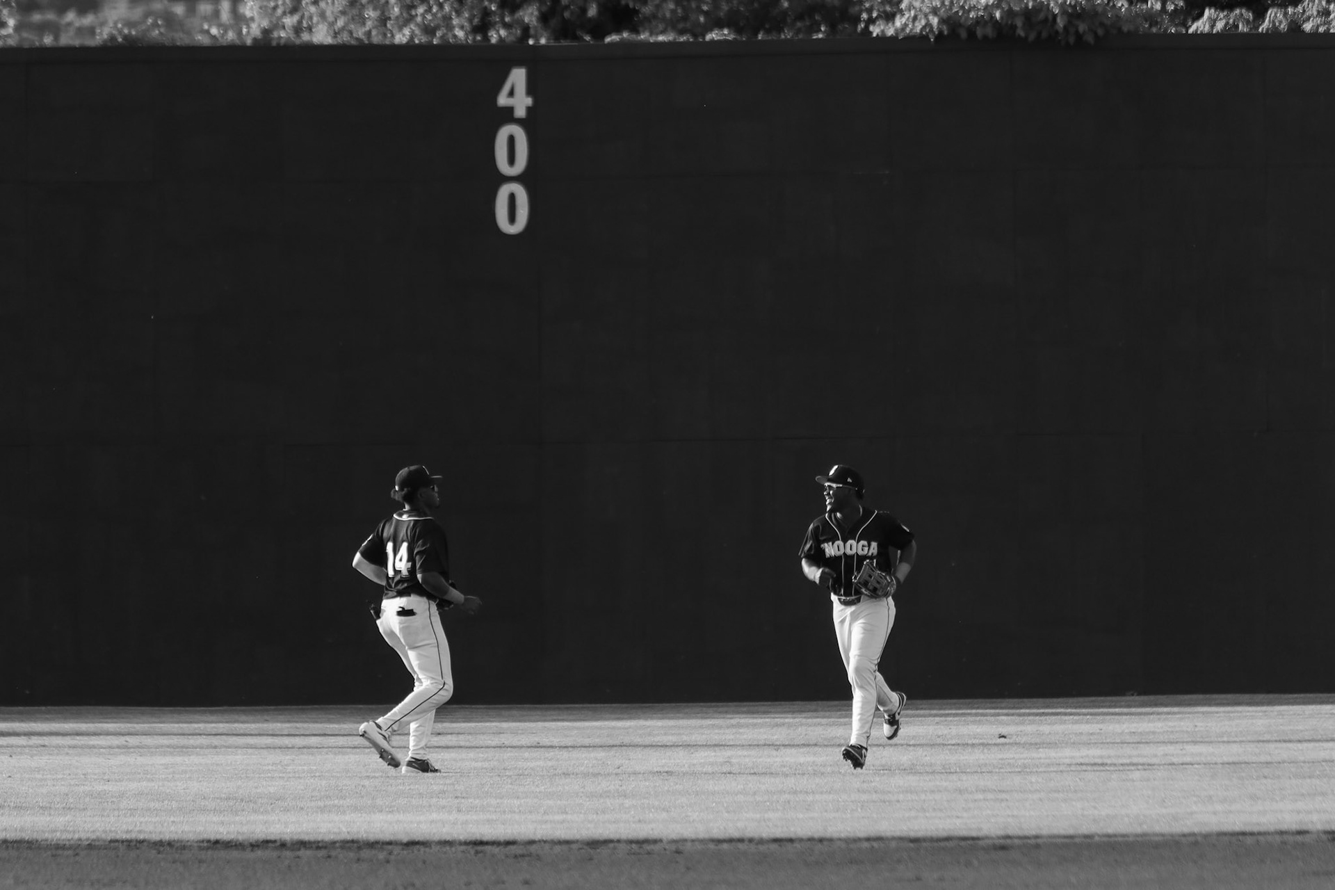 Lookouts vs. Smokies 5.6 - Jay Allen II & Hector Rodriguez in the outfield