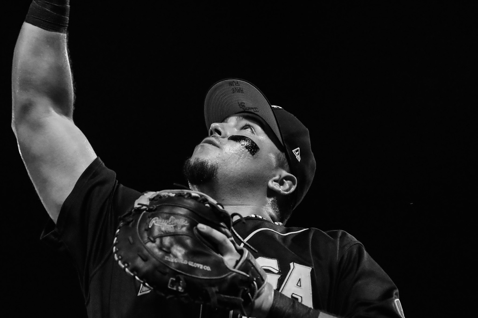 Lookouts vs. Shuckers 6.12 - Ruben Ibarra throwing ball to fan