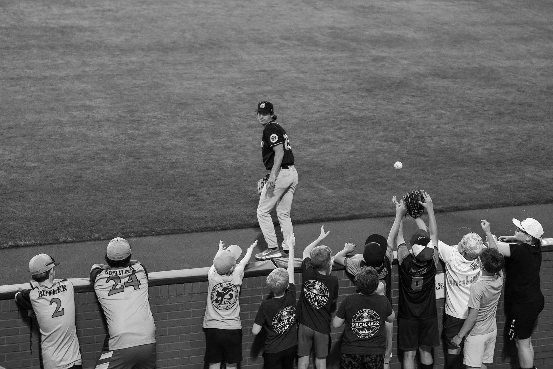 Clingstones @ Lookouts 4.26